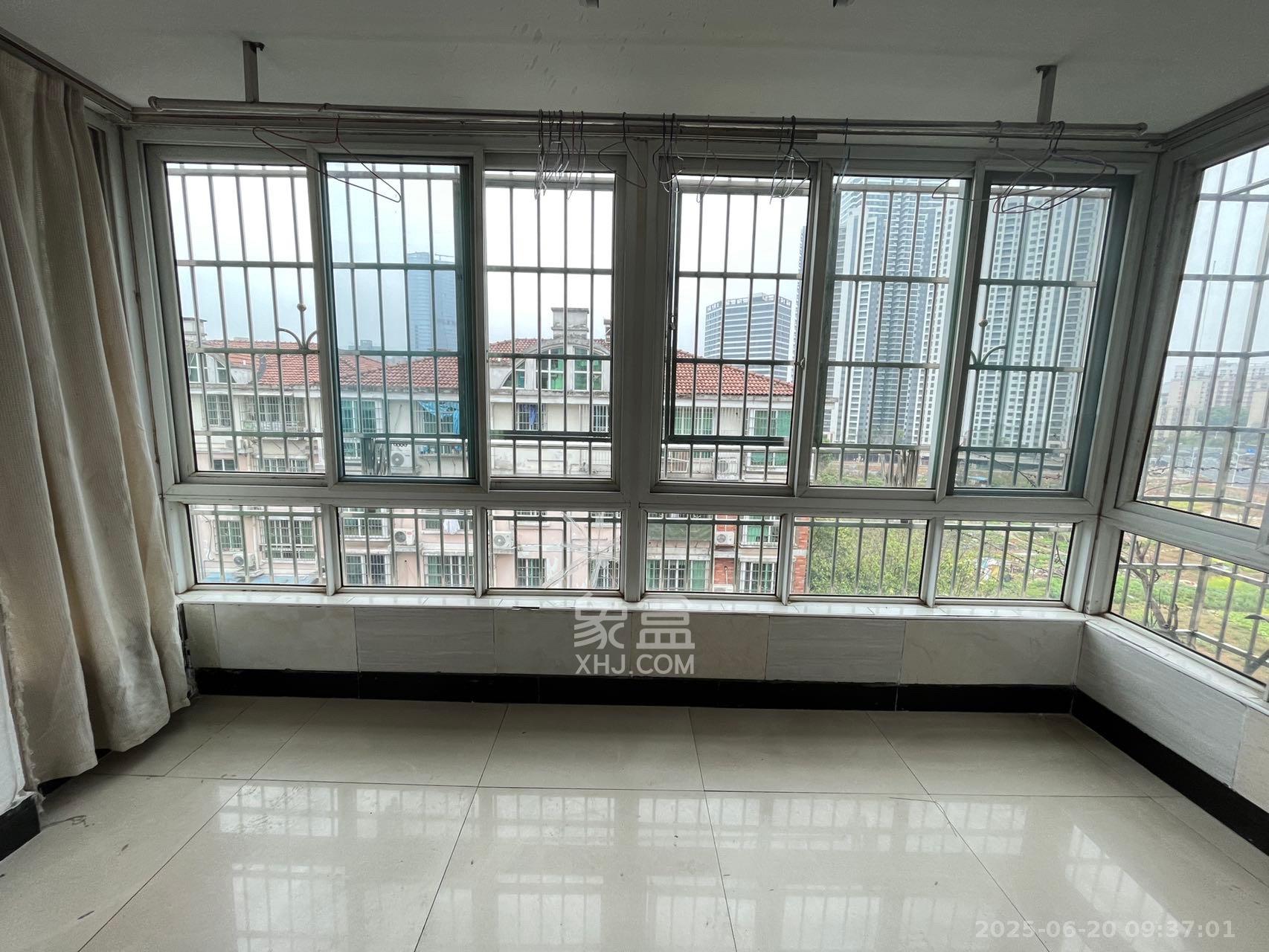 恩瑞麓山名园(龙王港小区) 3室2厅2卫 1700.0元/月 恩瑞麓山名园(龙王港小区) 3室2厅2卫 1700.0元/月室内图