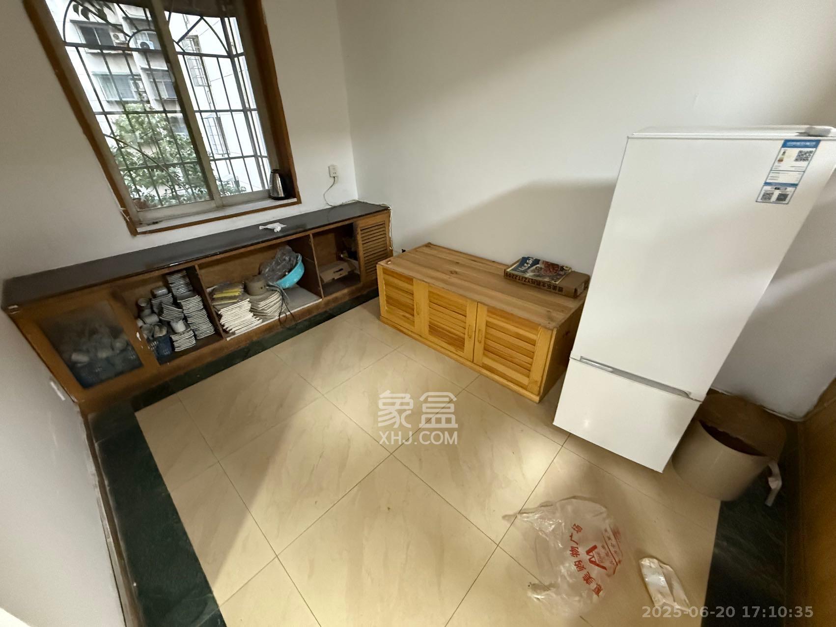 黄兴北路42号  4室2厅2卫   4200.00元/月室内图