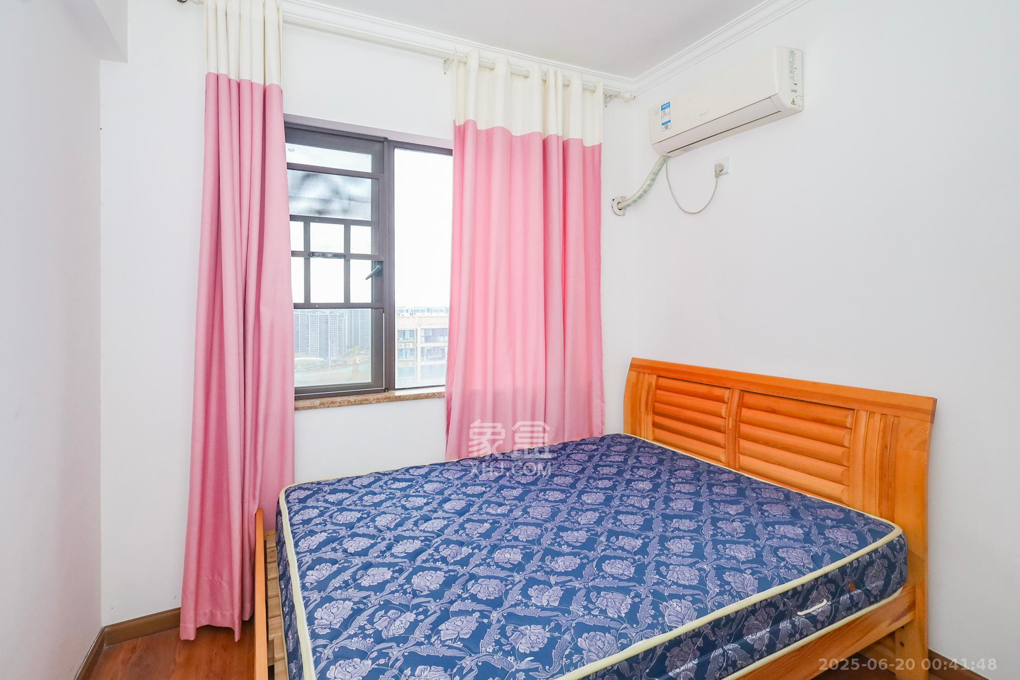 钰龙天下二期(钰龙佳园)  4室2厅2卫    300.0万 钰龙天下二期(钰龙佳园)  4室2厅2卫    300.0万卧室