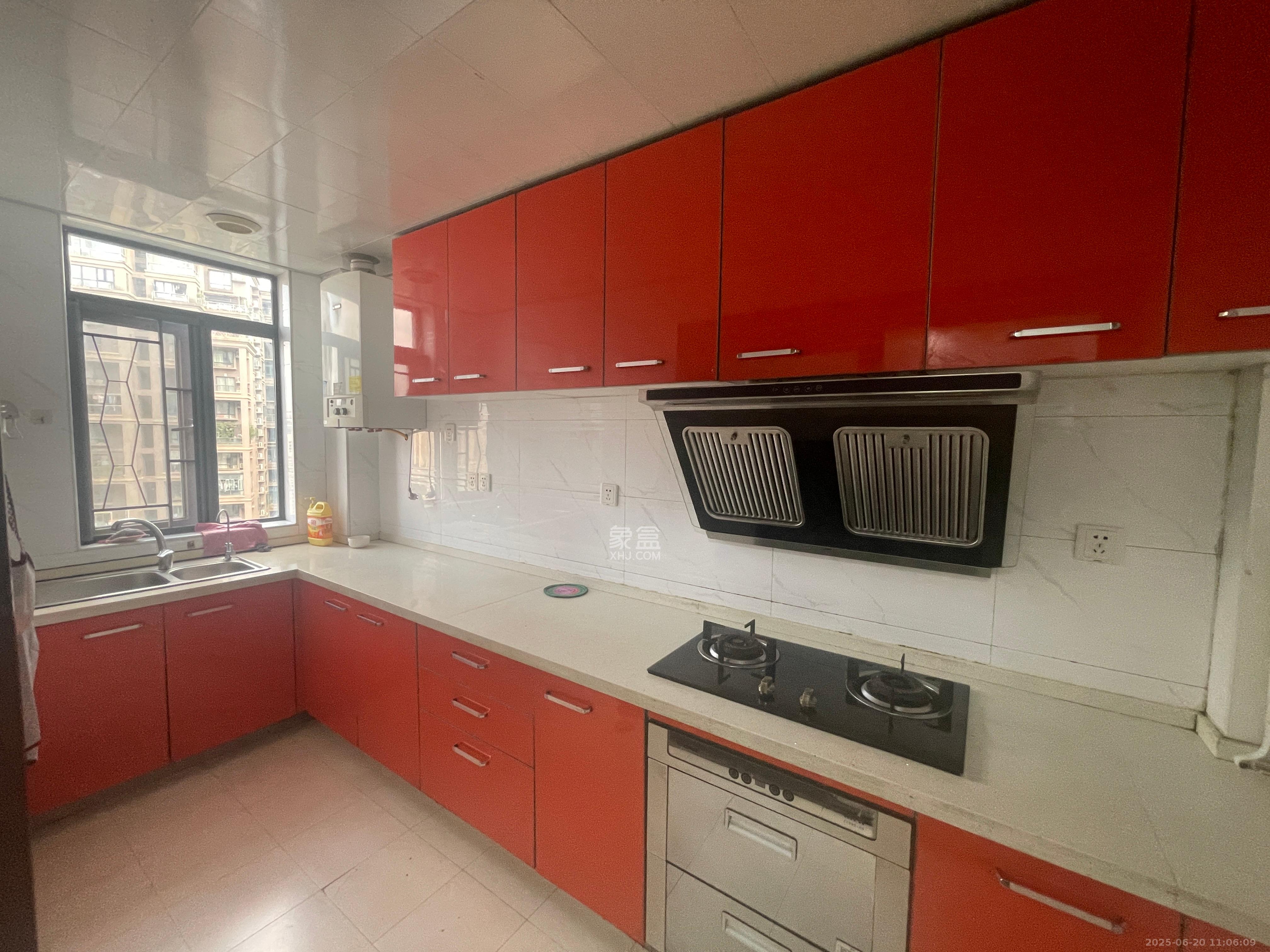 双湾国际(湘江御景花园) 3室2厅2卫 2800.0元/月 双湾国际(湘江御景花园) 3室2厅2卫 2800.0元/月室内图