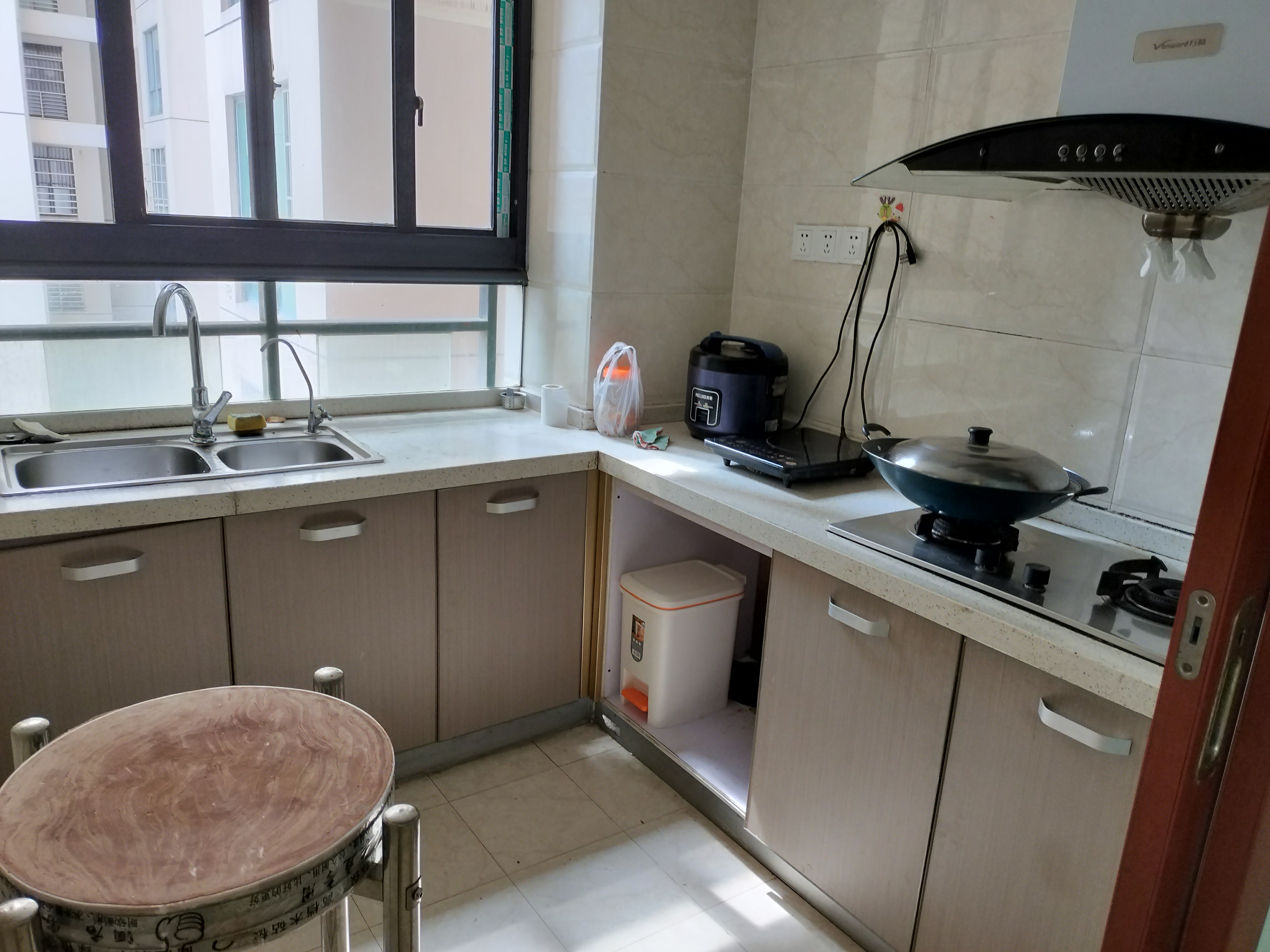 汇水湾  3室2厅2卫   2900.00元/月室内图
