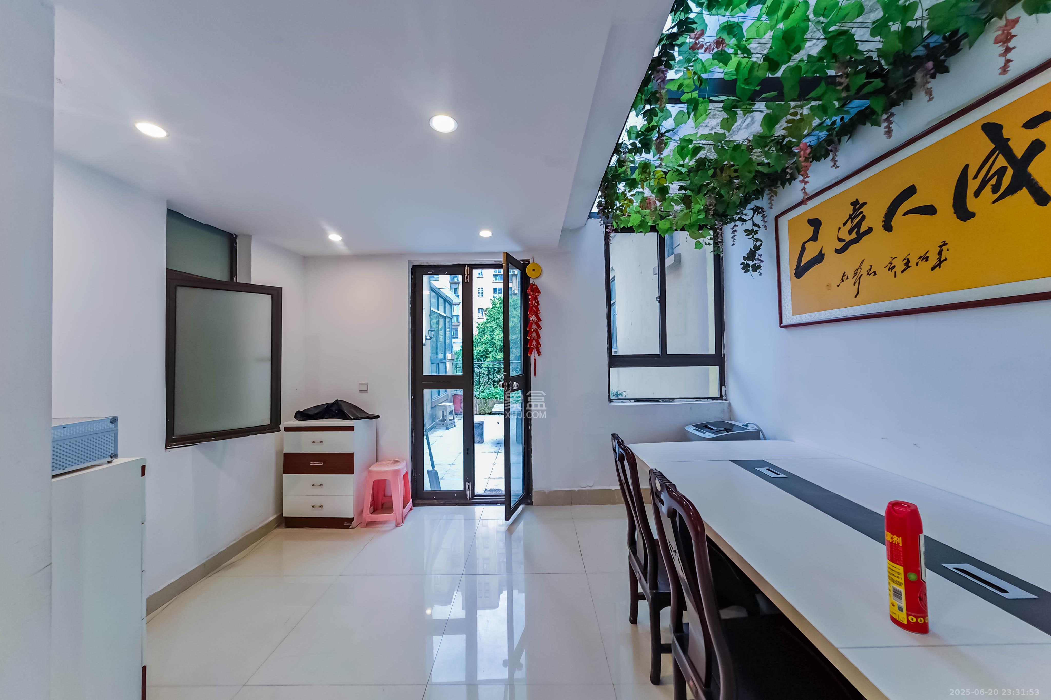 中城丽景香山园 5室3厅2卫 210.0万 中城丽景香山园 5室3厅2卫 210.0万其他