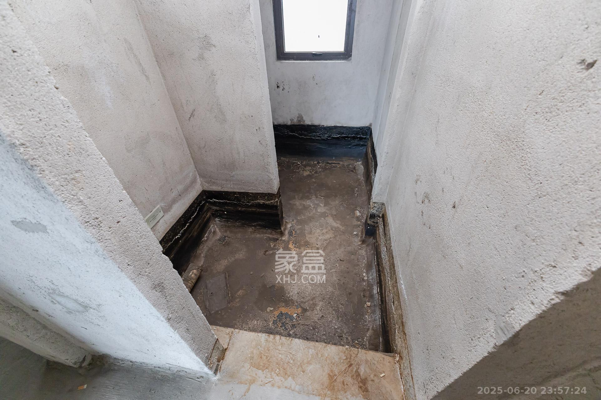 润和滨江府 4室2厅2卫 119.5万 润和滨江府 4室2厅2卫 119.5万卫生间