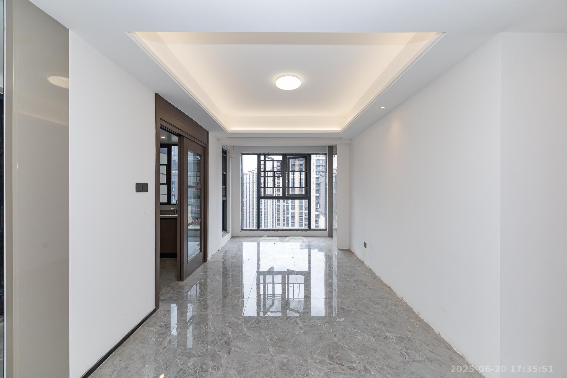 裕和府(乐万邦康桥悦城) 4室2厅2卫 138.0万 裕和府(乐万邦康桥悦城) 4室2厅2卫 138.0万客厅