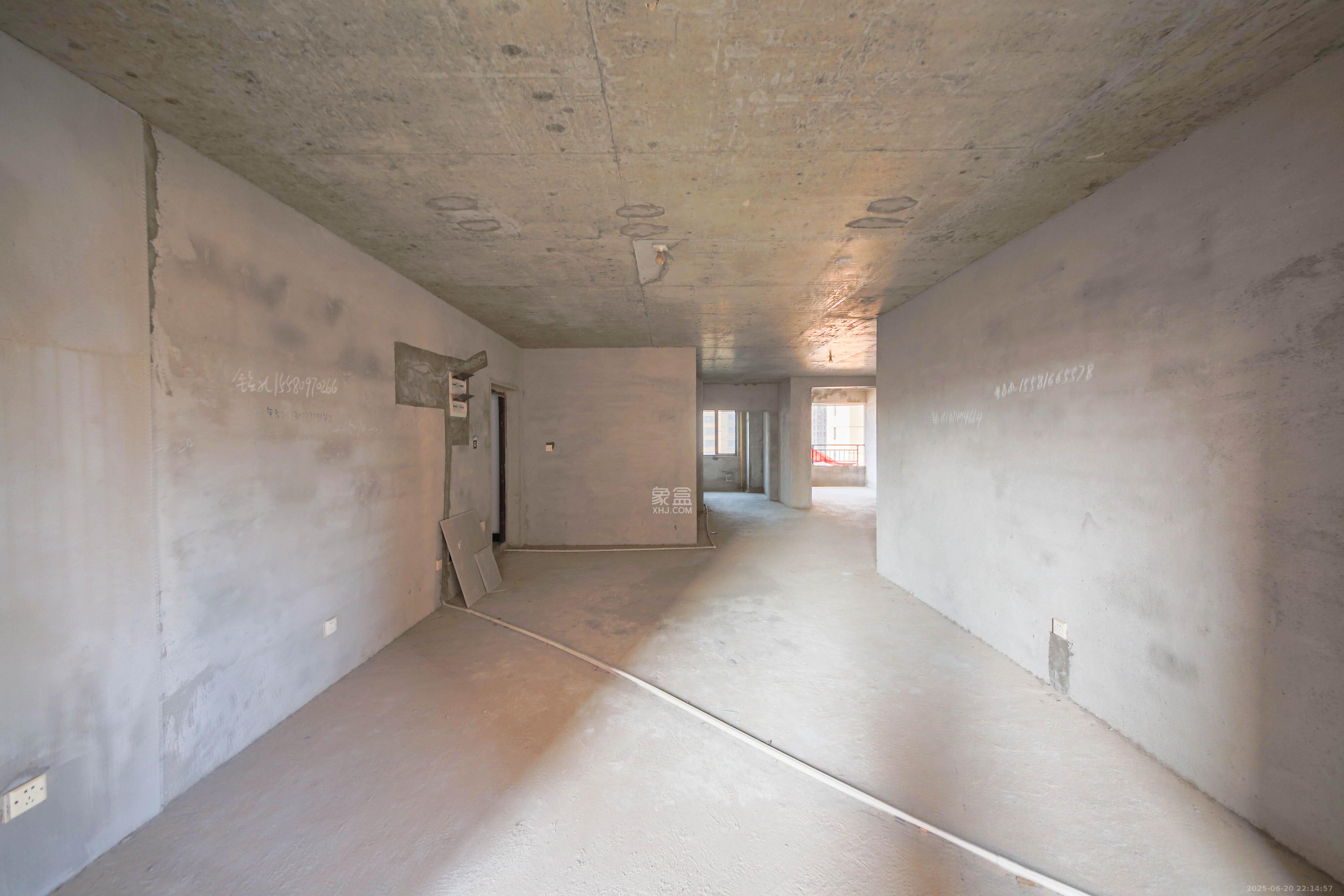 水墨林溪 5室3厅3卫 182.0万 水墨林溪 5室3厅3卫 182.0万客厅