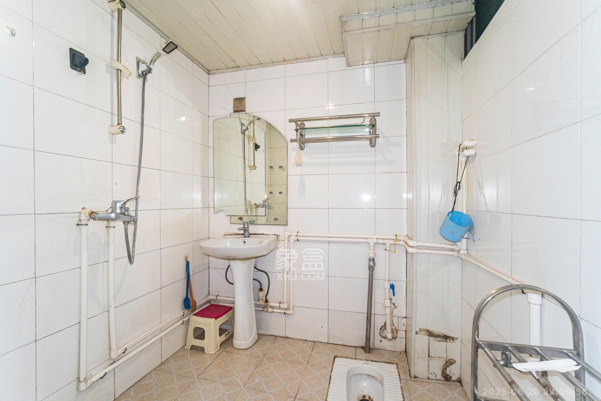 中南汽车世界  1室0厅0卫    26.8万卫生间