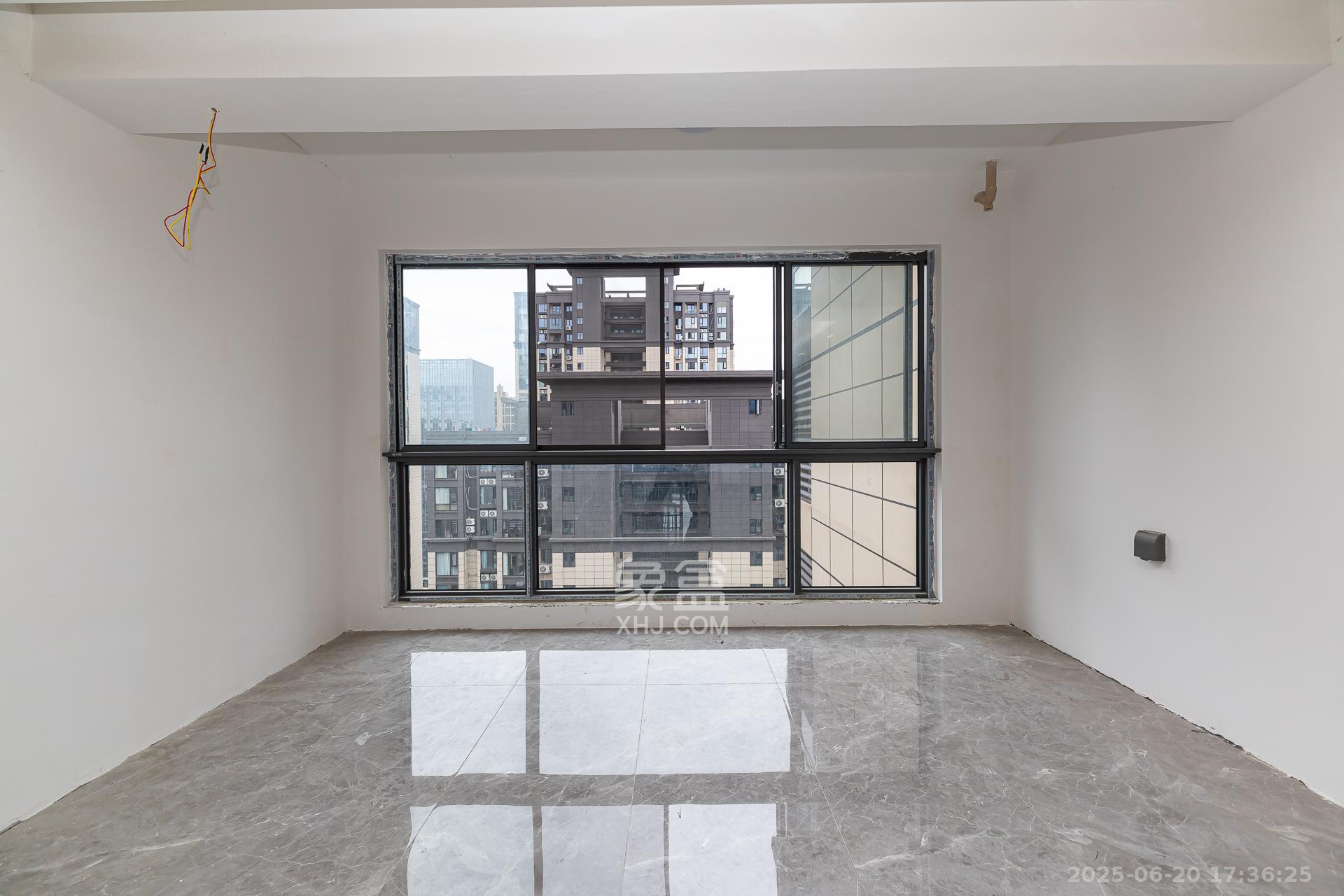 裕和府(乐万邦康桥悦城) 4室2厅2卫 138.0万 裕和府(乐万邦康桥悦城) 4室2厅2卫 138.0万阳台