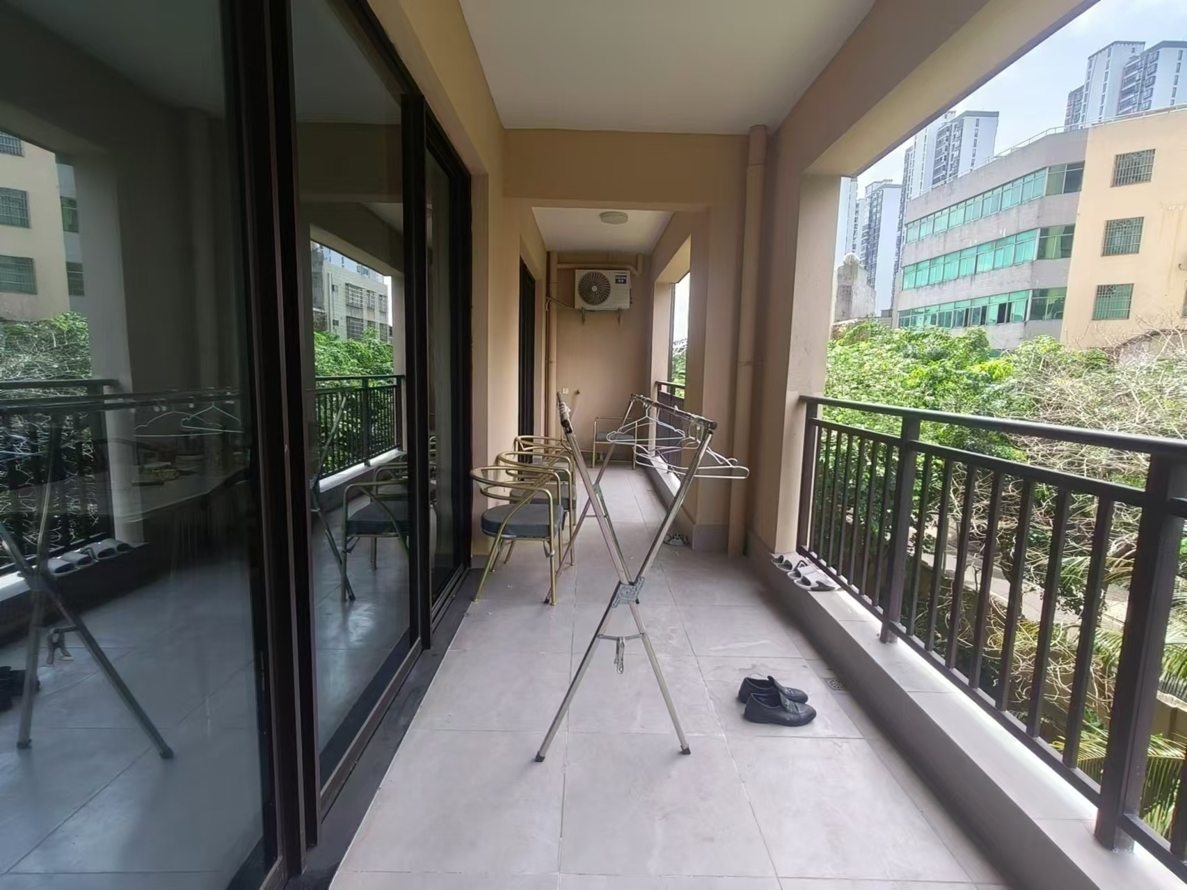 富力首府 3室2厅2卫 390.0万 富力首府 3室2厅2卫 390.0万客厅