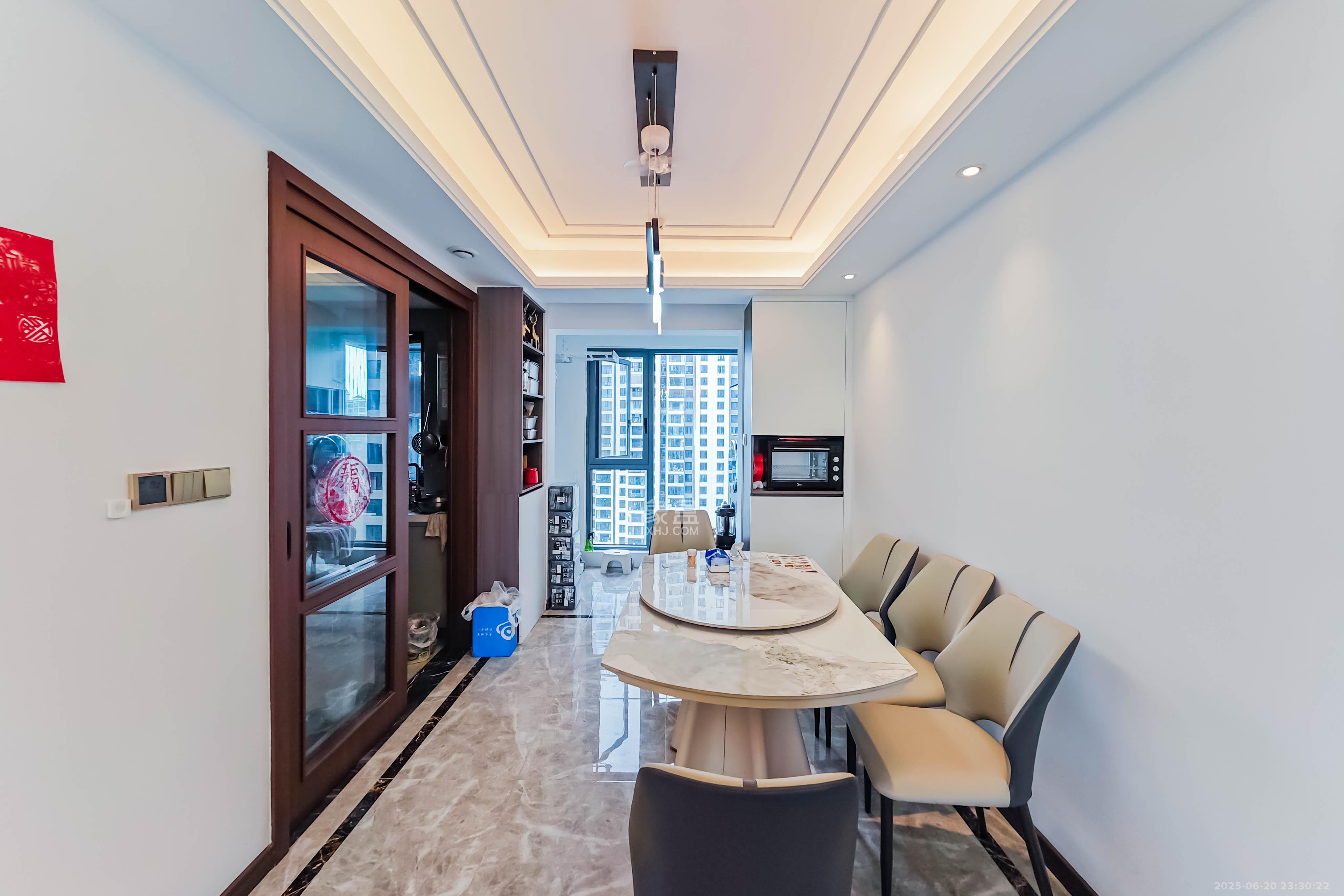 绿地长沙城际空间站(绿地新里佳苑)  4室2厅2卫    158.0万 绿地长沙城际空间站(绿地新里佳苑)  4室2厅2卫    158.0万客厅