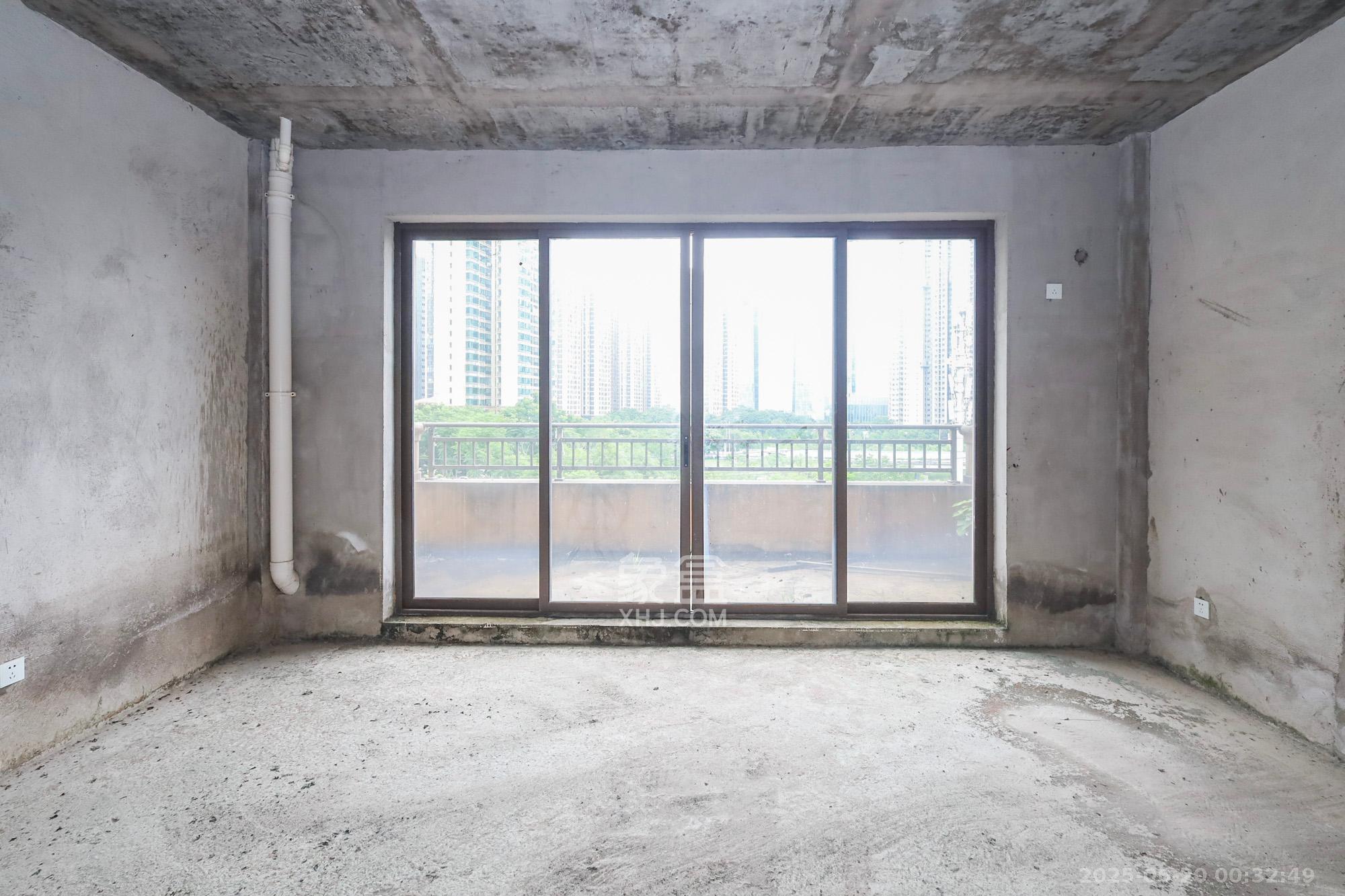 芙蓉别墅山庄(嘉湘华庭)  5室3厅5卫    558.0万 芙蓉别墅山庄(嘉湘华庭)  5室3厅5卫    558.0万其他