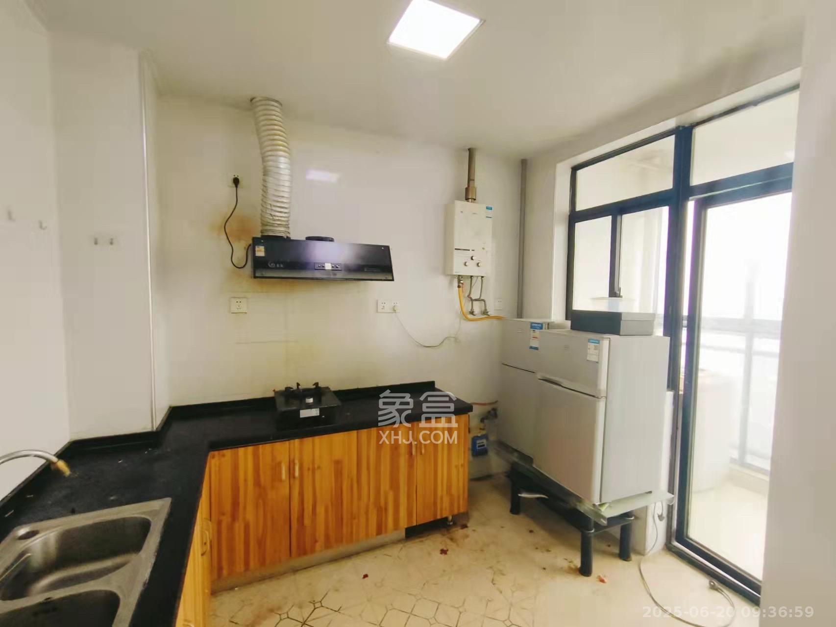 恩瑞麓山名园(龙王港小区) 3室2厅2卫 1700.0元/月 恩瑞麓山名园(龙王港小区) 3室2厅2卫 1700.0元/月室内图