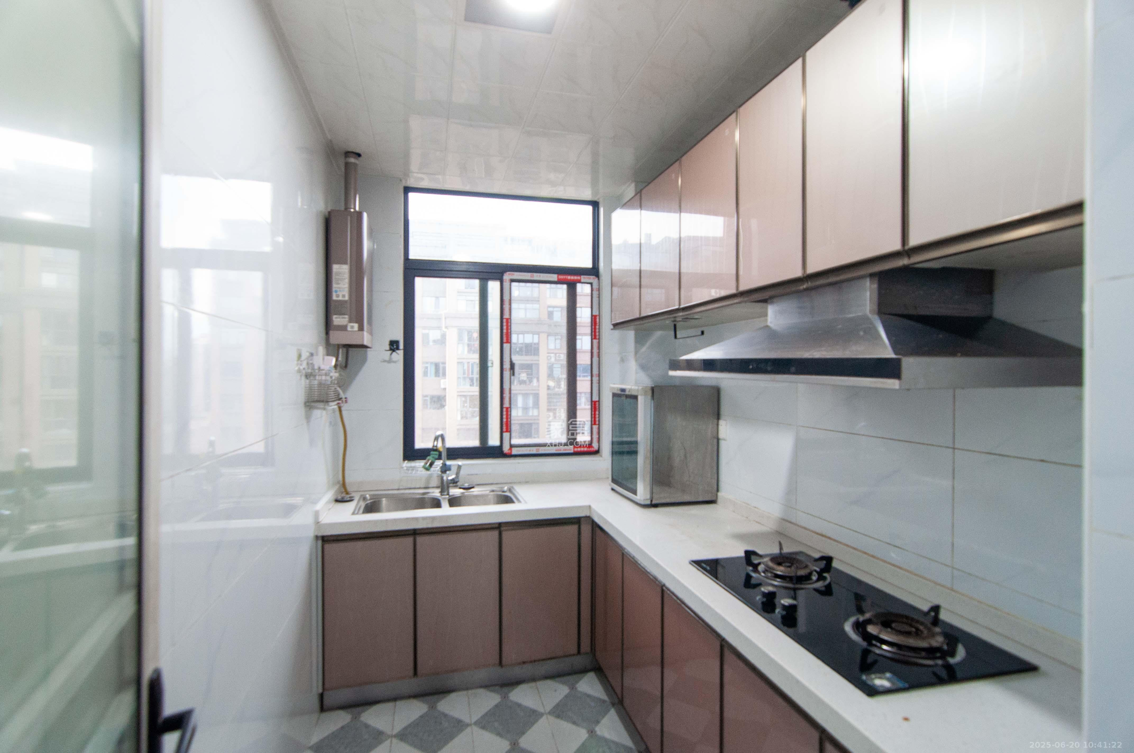 中央美郡 4室2厅2卫 139.8万 中央美郡 4室2厅2卫 139.8万厨房