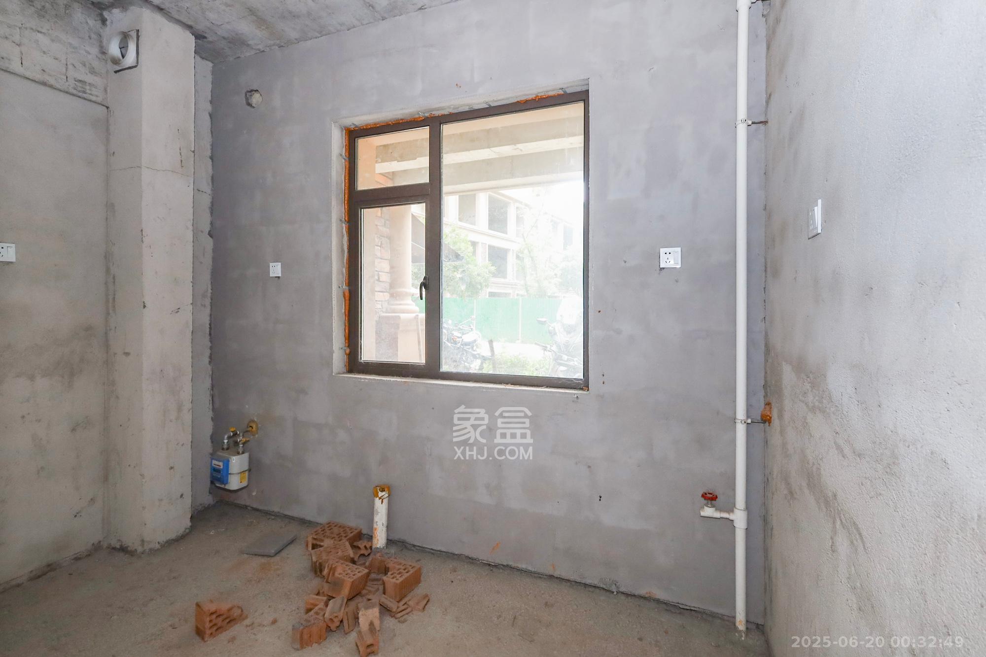 芙蓉别墅山庄(嘉湘华庭)  5室3厅5卫    558.0万 芙蓉别墅山庄(嘉湘华庭)  5室3厅5卫    558.0万厨房