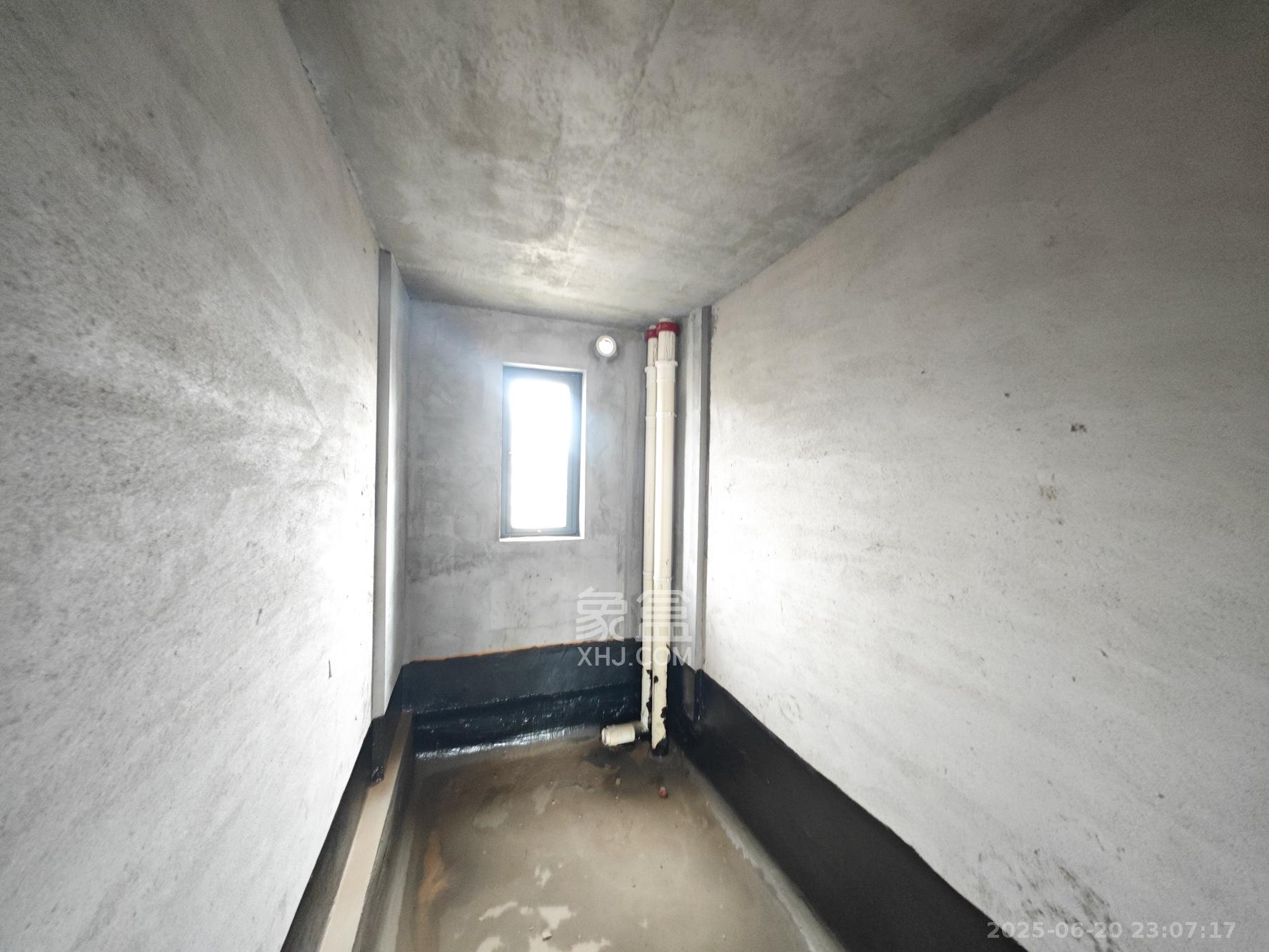 中建嘉和城  4室2厅2卫   125.00万其他