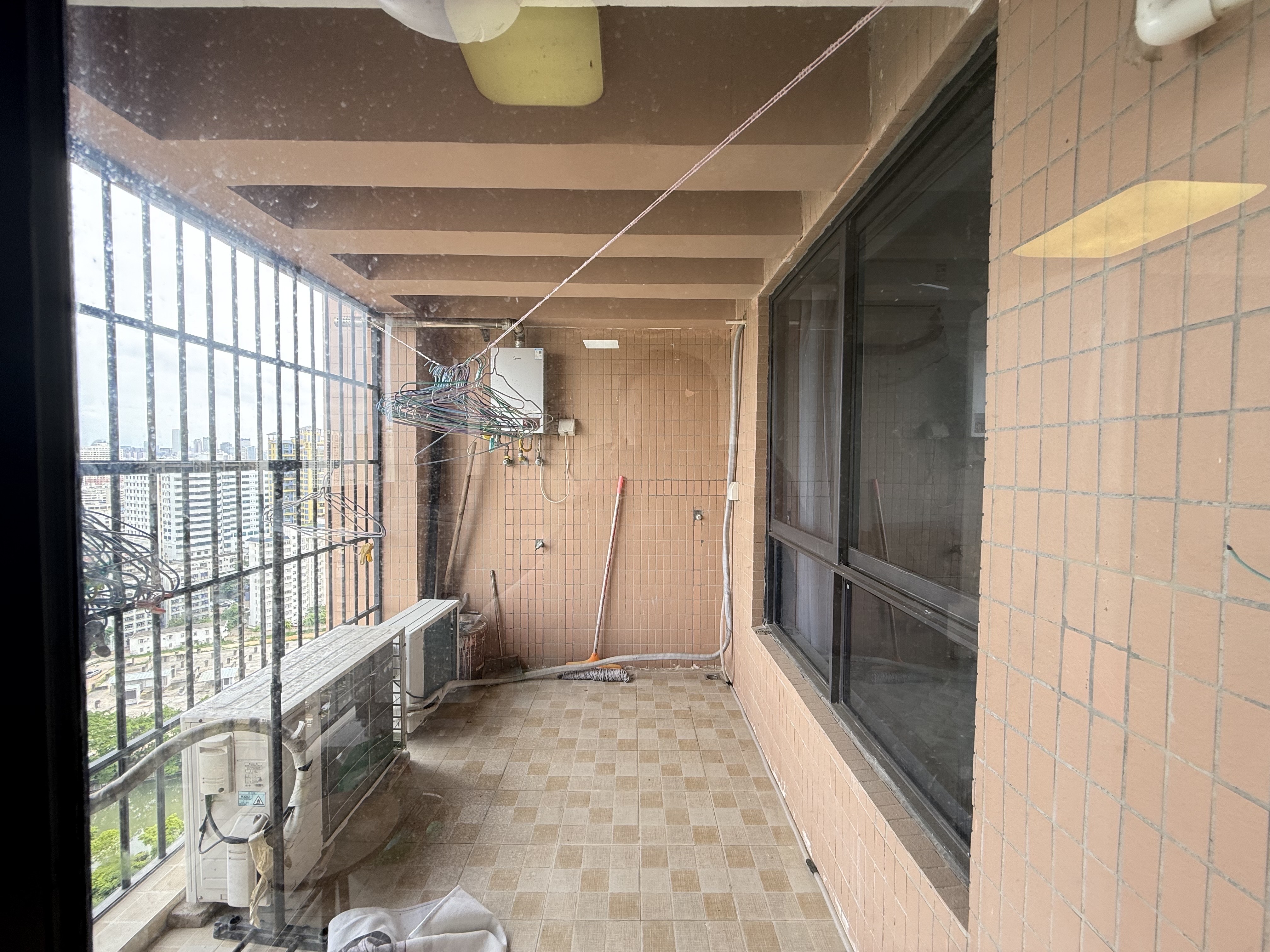 长堤中心  2室1厅1卫   89.00万客厅