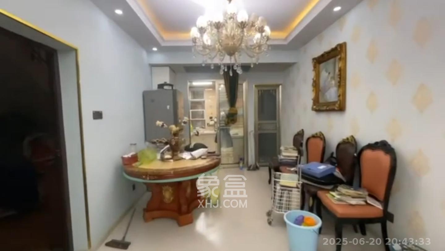 郡原居里  3室2厅1卫    2000.0元/月 郡原居里  3室2厅1卫    2000.0元/月