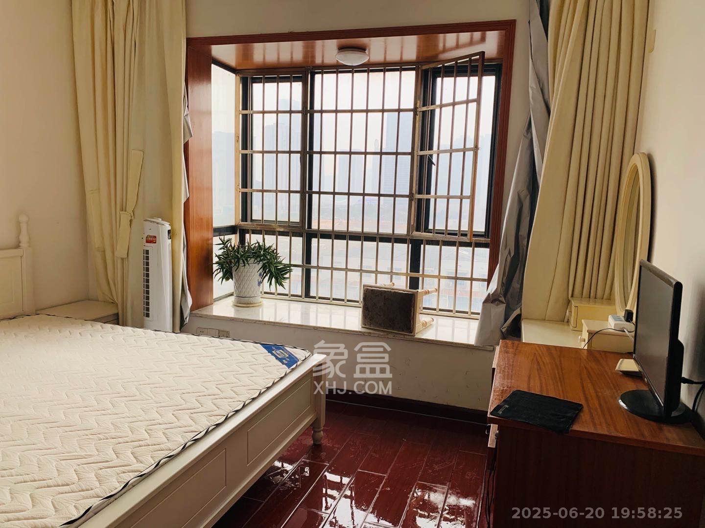 麓谷明珠  1室2厅1卫   2000.00元/月室内图