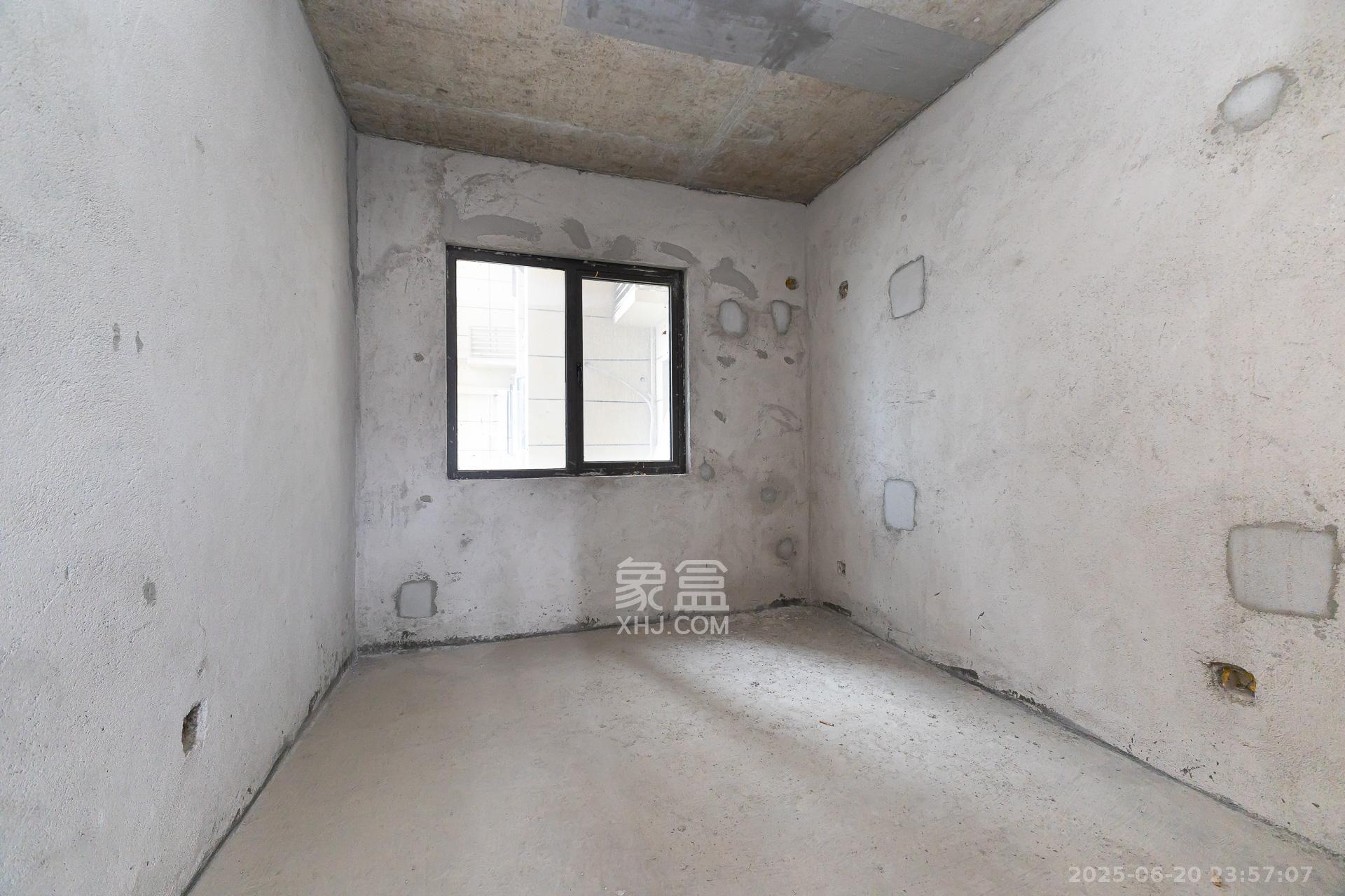 润和滨江府 4室2厅2卫 119.5万 润和滨江府 4室2厅2卫 119.5万卧室