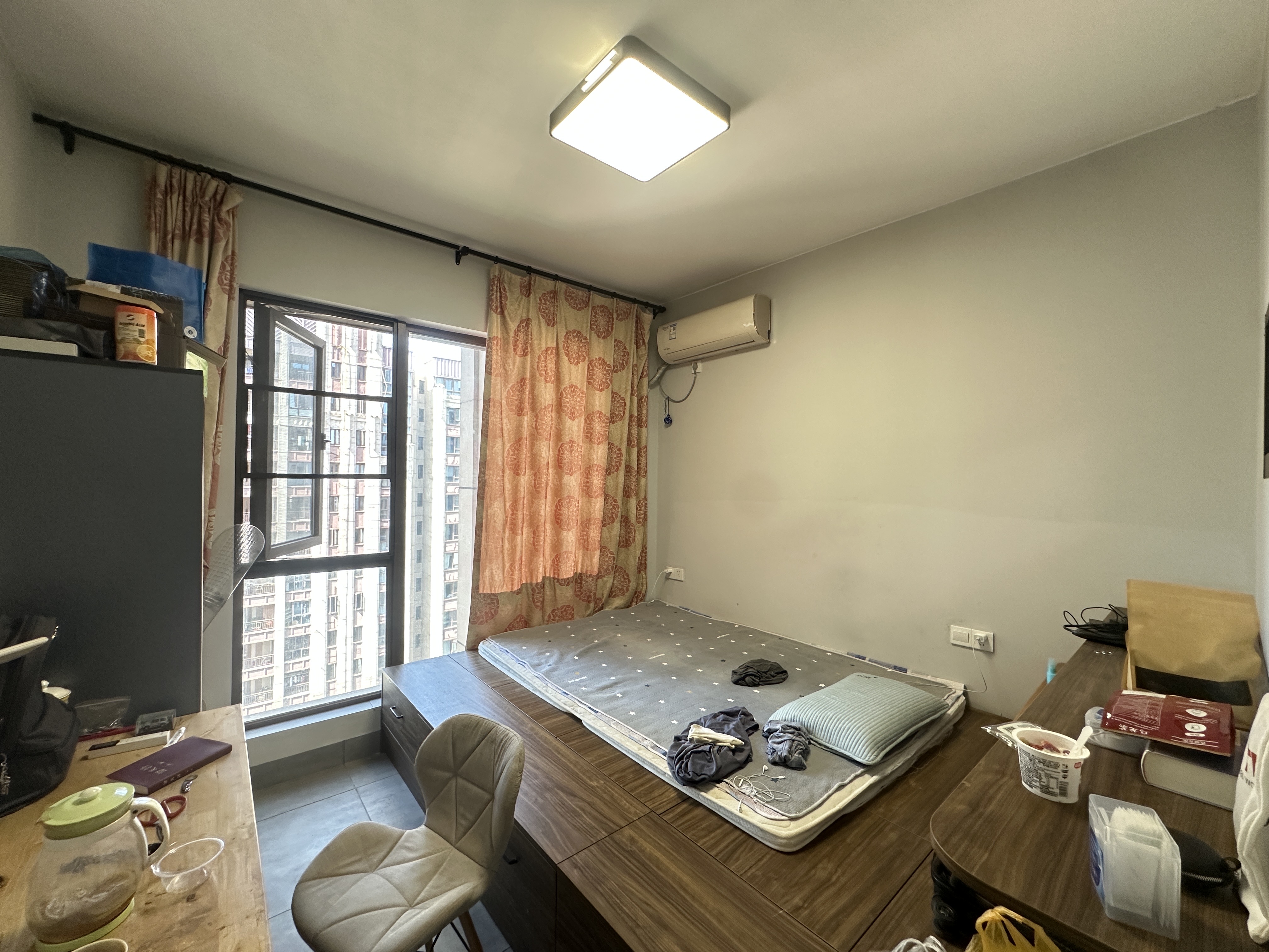 海航豪庭北苑 4室2厅3卫 440.0万 海航豪庭北苑 4室2厅3卫 440.0万客厅