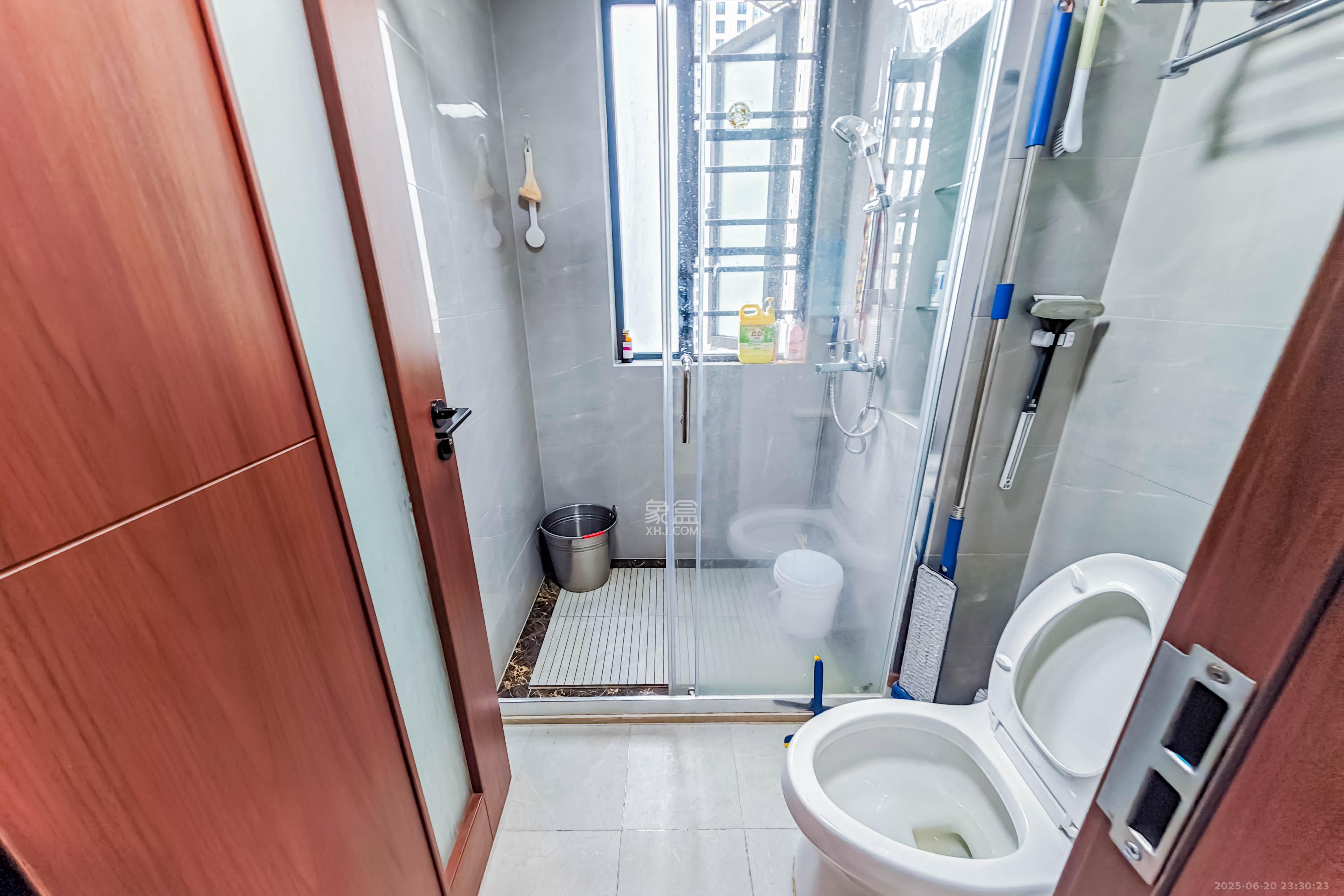 绿地长沙城际空间站(绿地新里佳苑)  4室2厅2卫    158.0万 绿地长沙城际空间站(绿地新里佳苑)  4室2厅2卫    158.0万卫生间