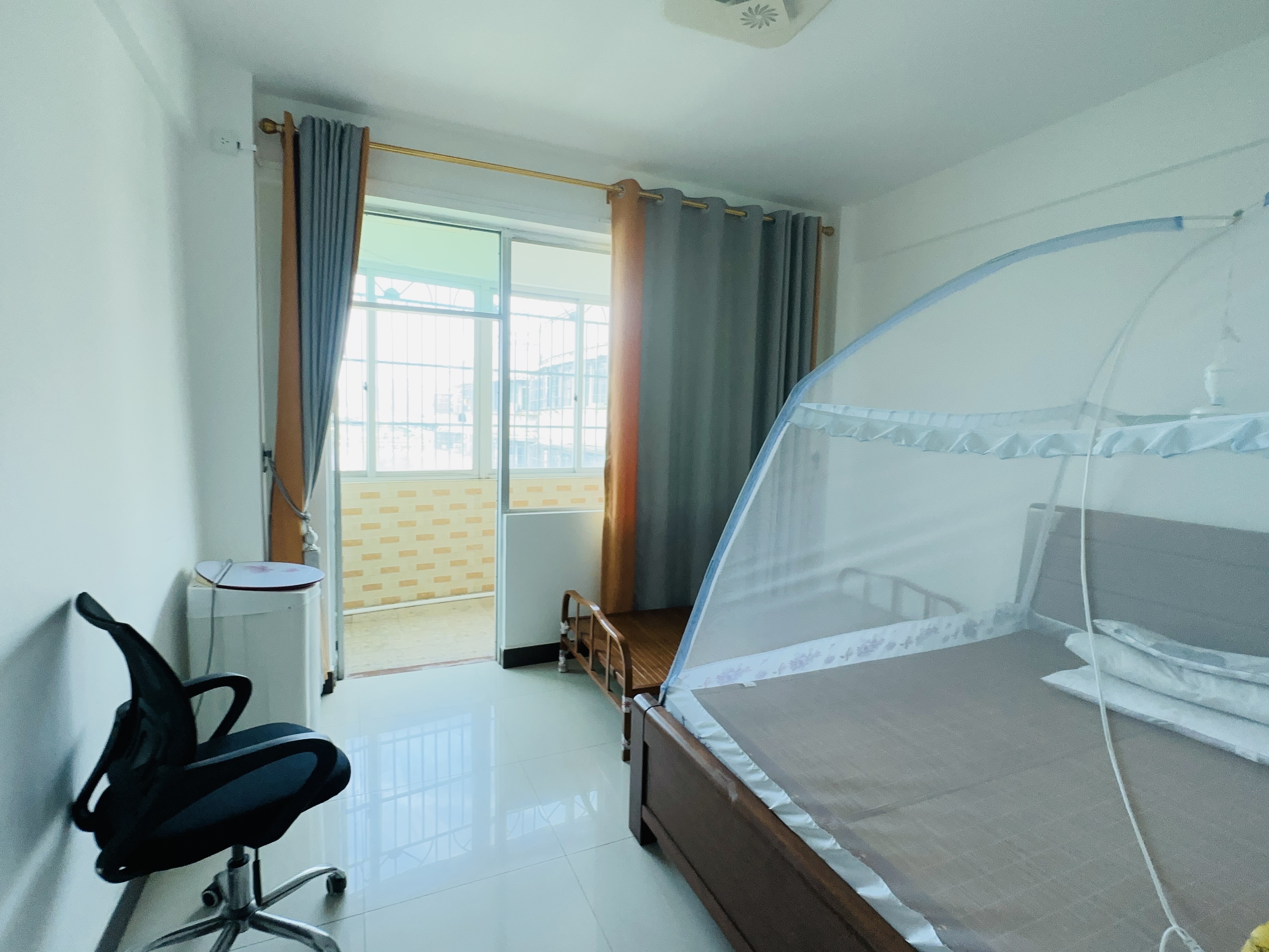 金楚小区 3室2厅1卫 85.0万 金楚小区 3室2厅1卫 85.0万客厅