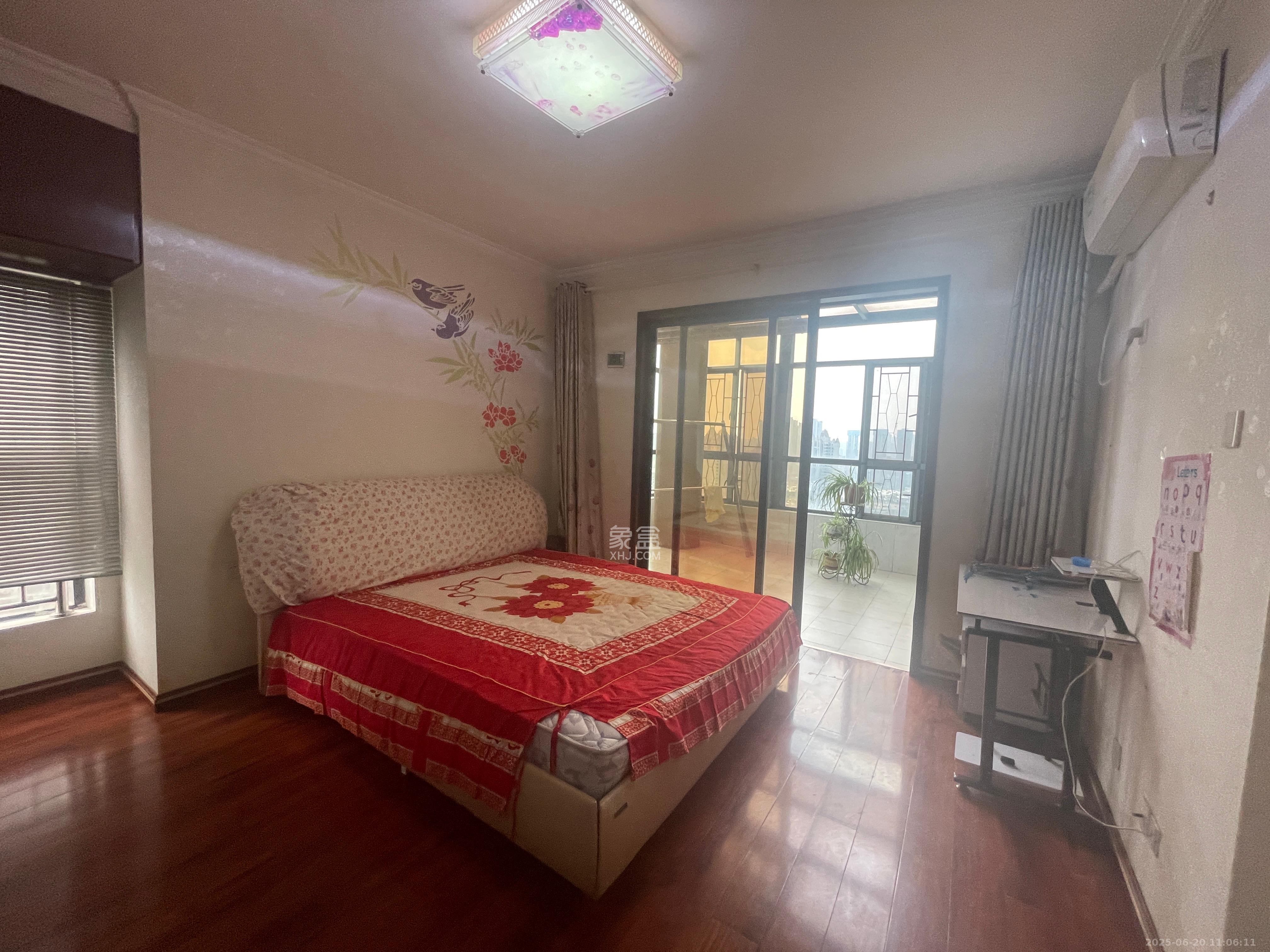 双湾国际(湘江御景花园) 3室2厅2卫 2800.0元/月 双湾国际(湘江御景花园) 3室2厅2卫 2800.0元/月室内图