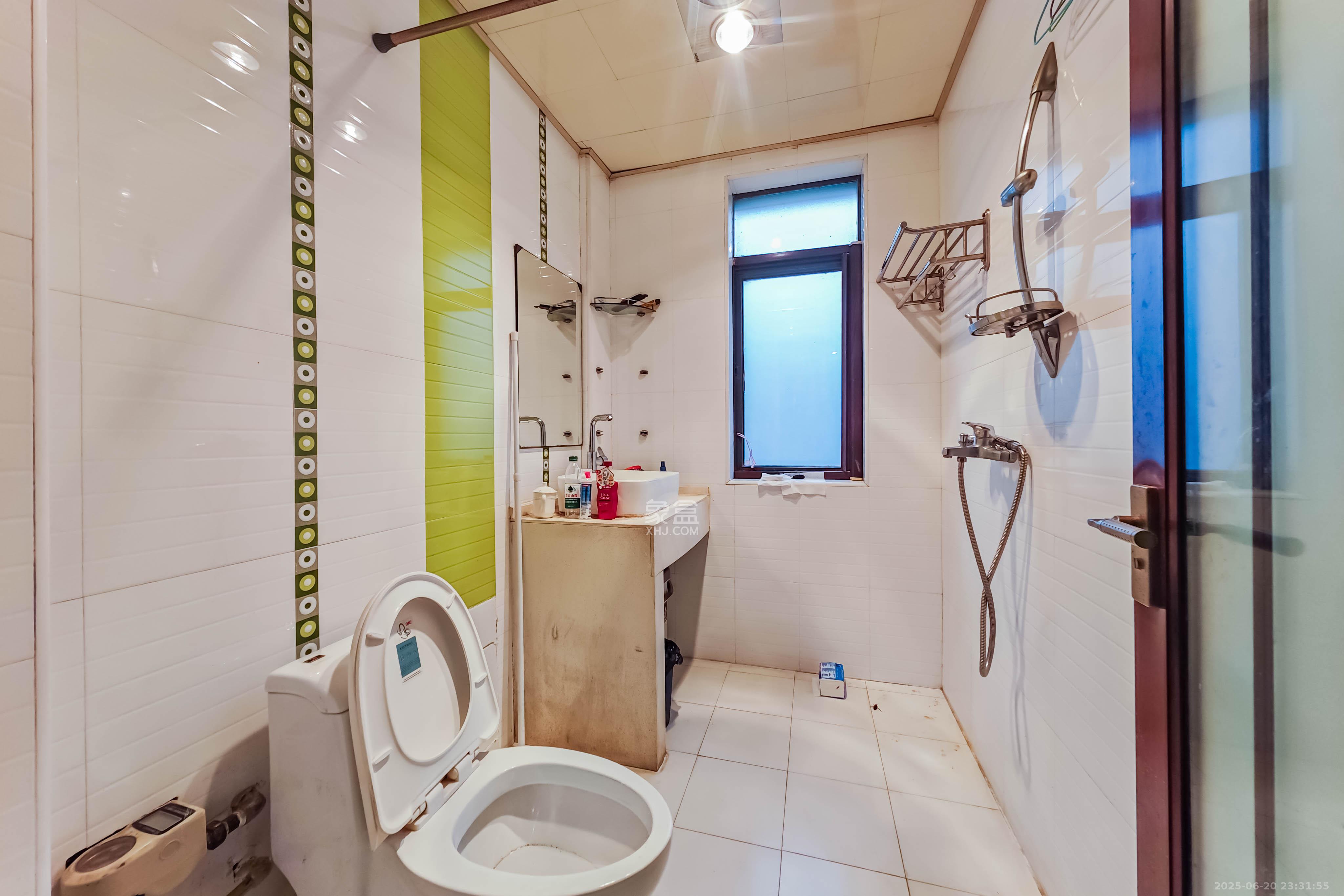 中城丽景香山园 5室3厅2卫 210.0万 中城丽景香山园 5室3厅2卫 210.0万卫生间