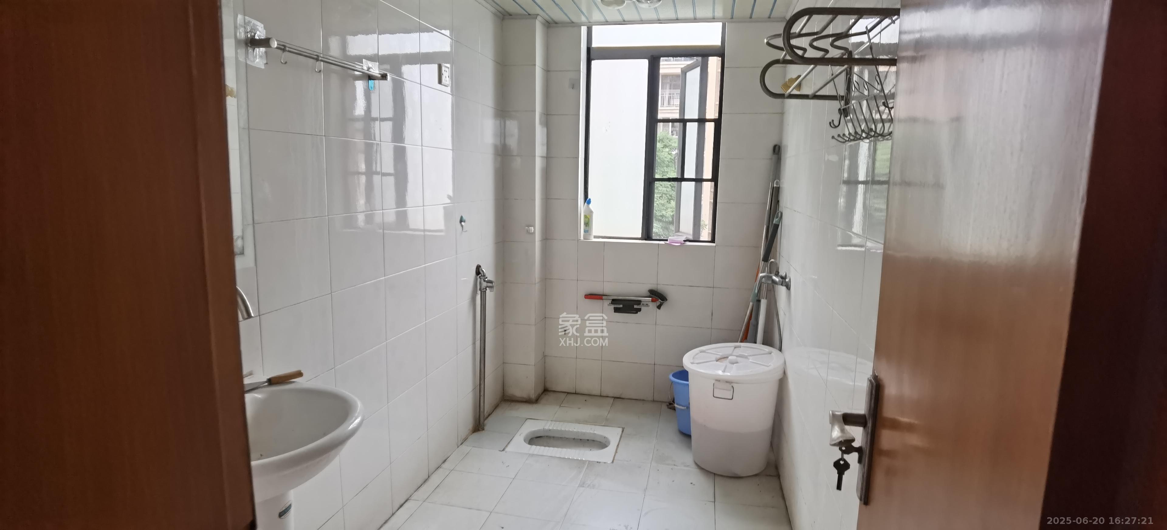 上海城小区  3室2厅2卫   2500.00元/月室内图