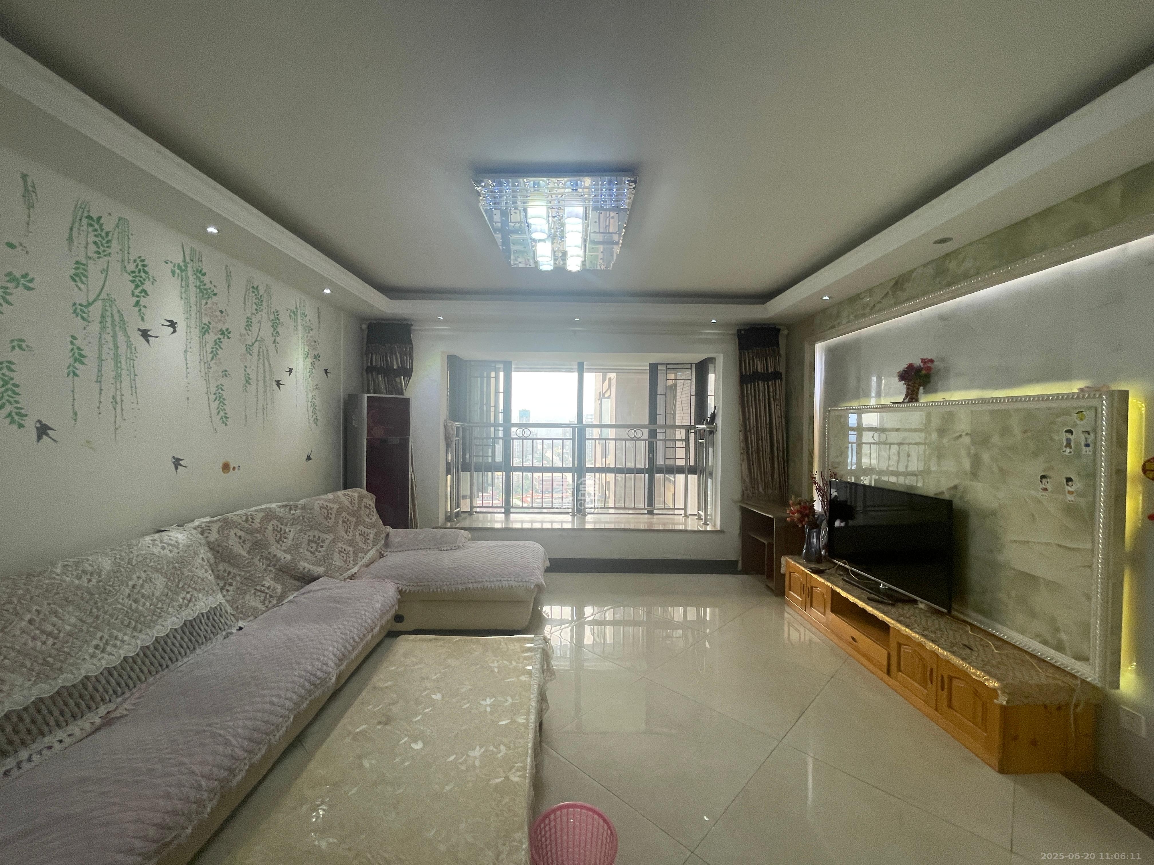 双湾国际(湘江御景花园) 3室2厅2卫 2800.0元/月 双湾国际(湘江御景花园) 3室2厅2卫 2800.0元/月室内图