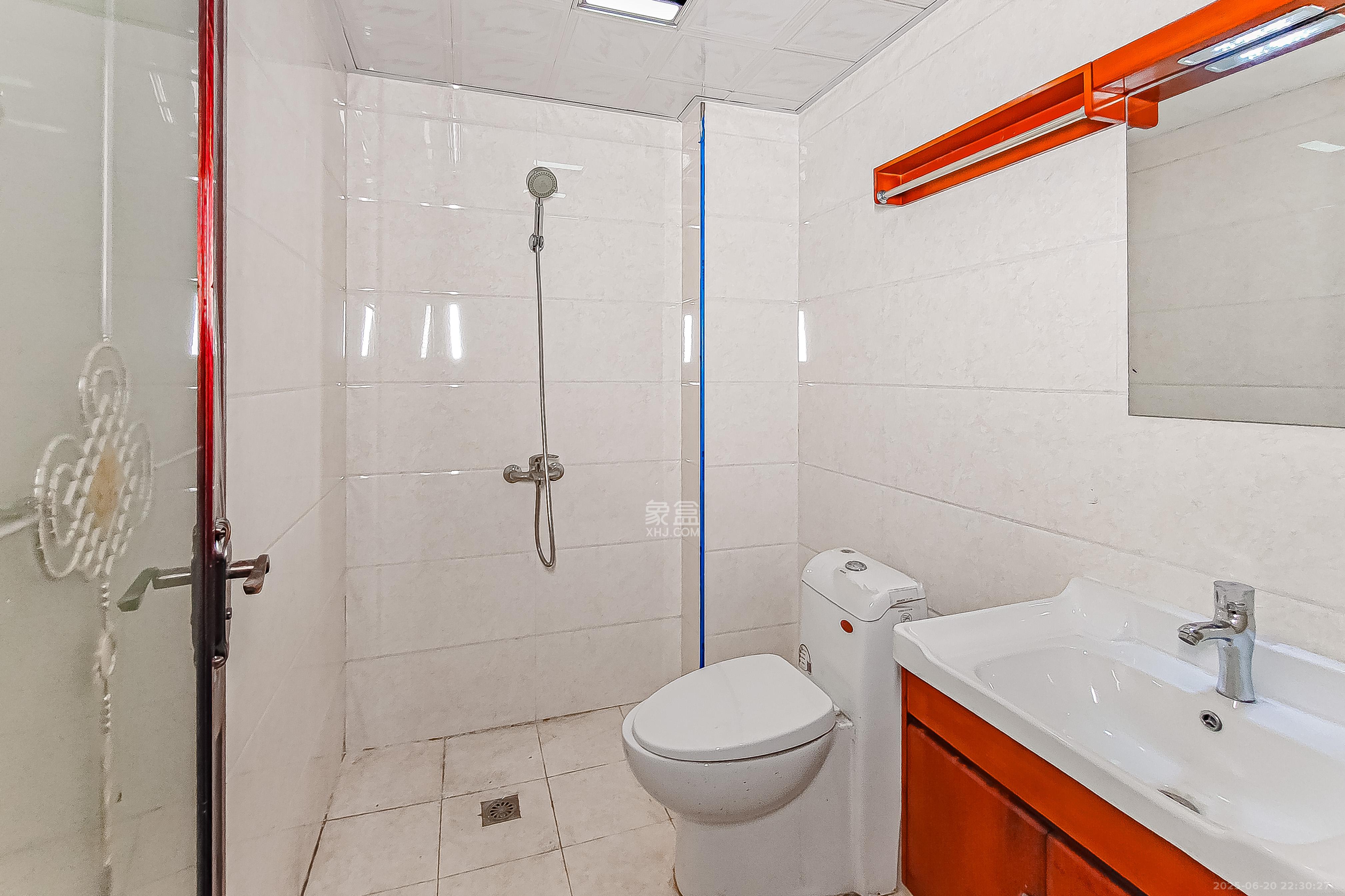 华润凤凰城三期  4室2厅2卫    127.5万 华润凤凰城三期  4室2厅2卫    127.5万卫生间