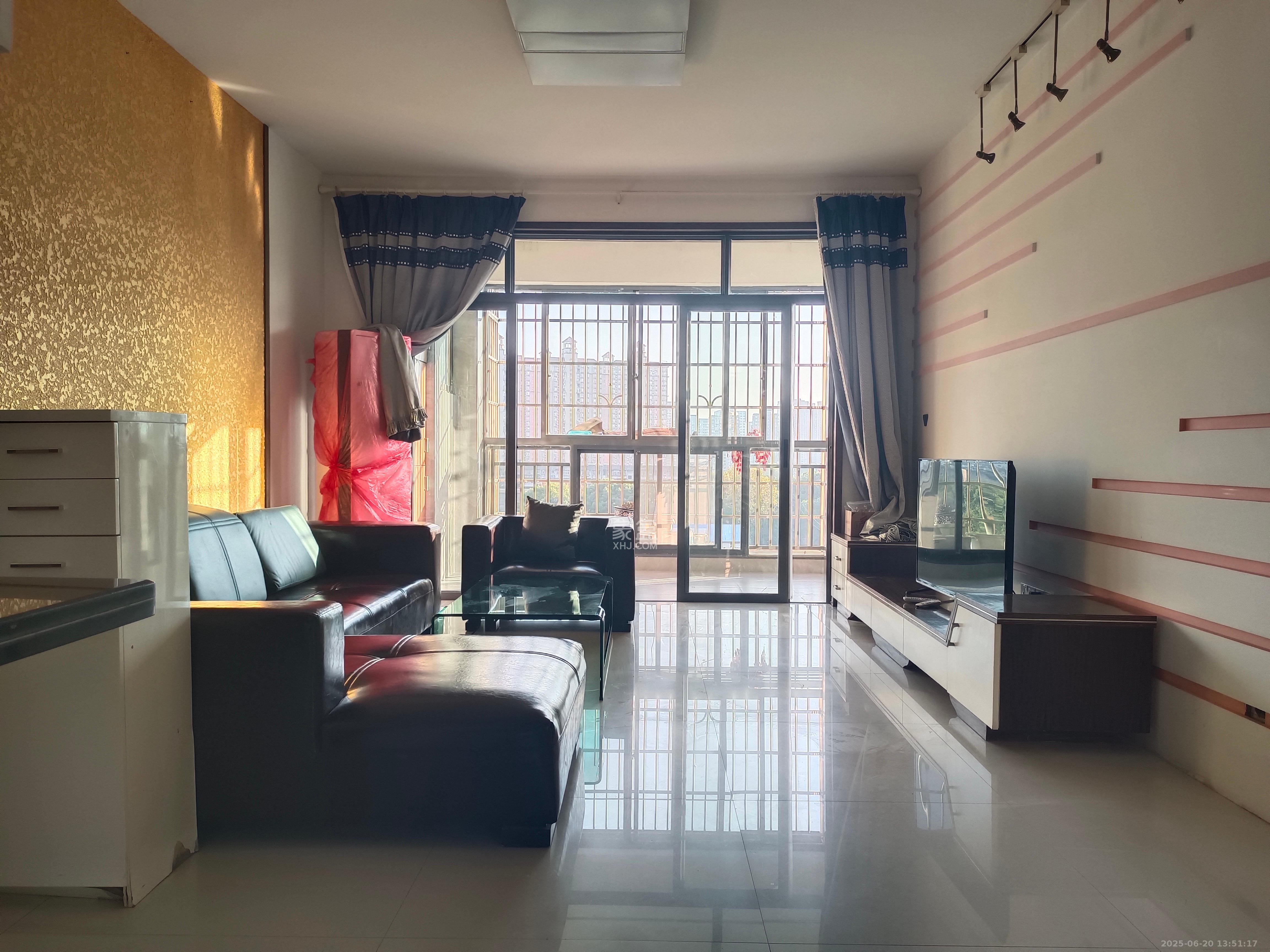 上海城小区  3室2厅2卫    2800.0元/月