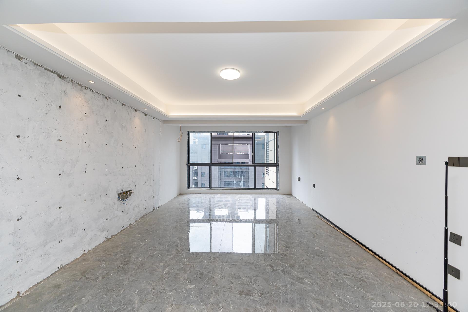 裕和府(乐万邦康桥悦城) 4室2厅2卫 138.0万 裕和府(乐万邦康桥悦城) 4室2厅2卫 138.0万客厅