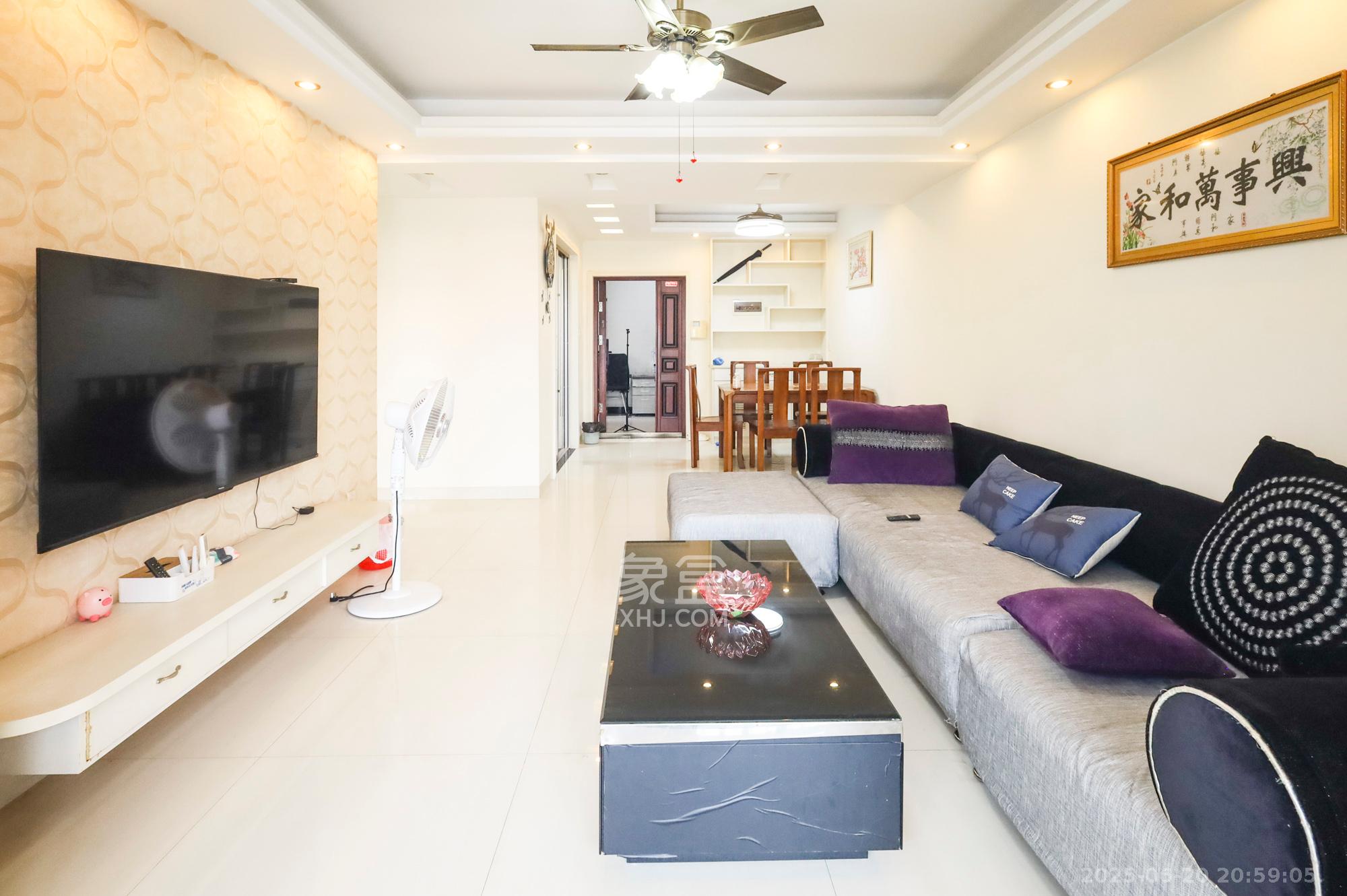 金霞湘绣园  3室2厅1卫    73.0万 金霞湘绣园  3室2厅1卫    73.0万客厅