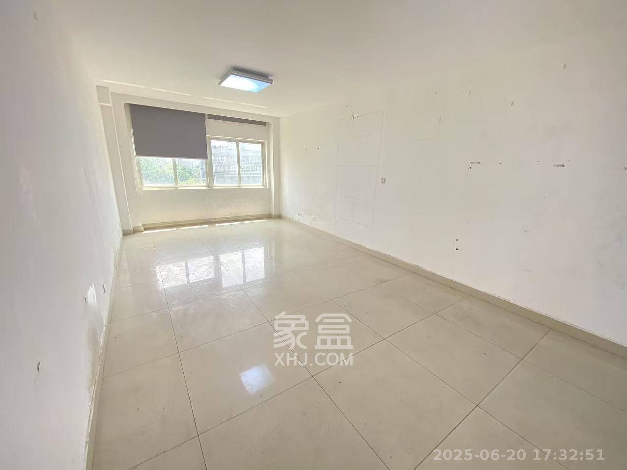 巧克力空间（建鸿达现代大厦）  1室1厅1卫   1400.00元/月室内图