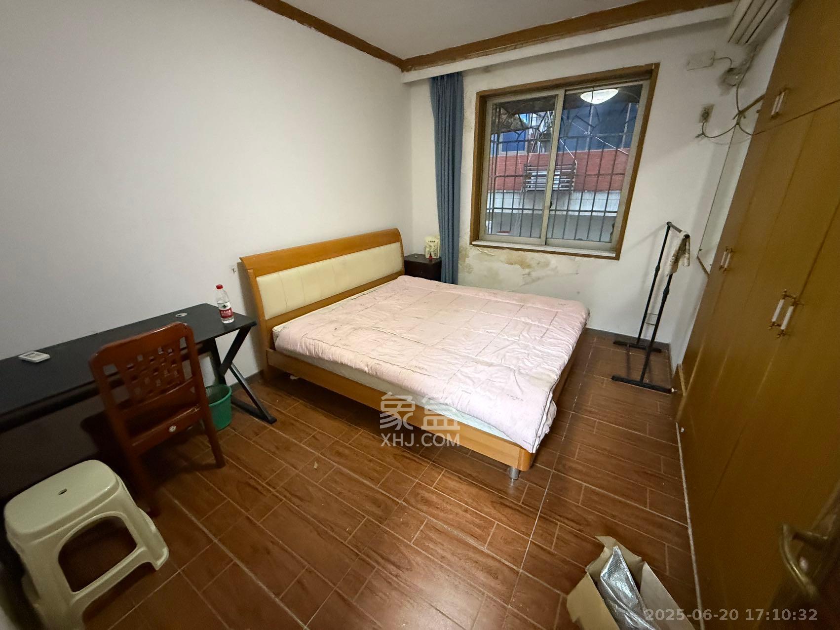 黄兴北路42号  4室2厅2卫   4200.00元/月室内图