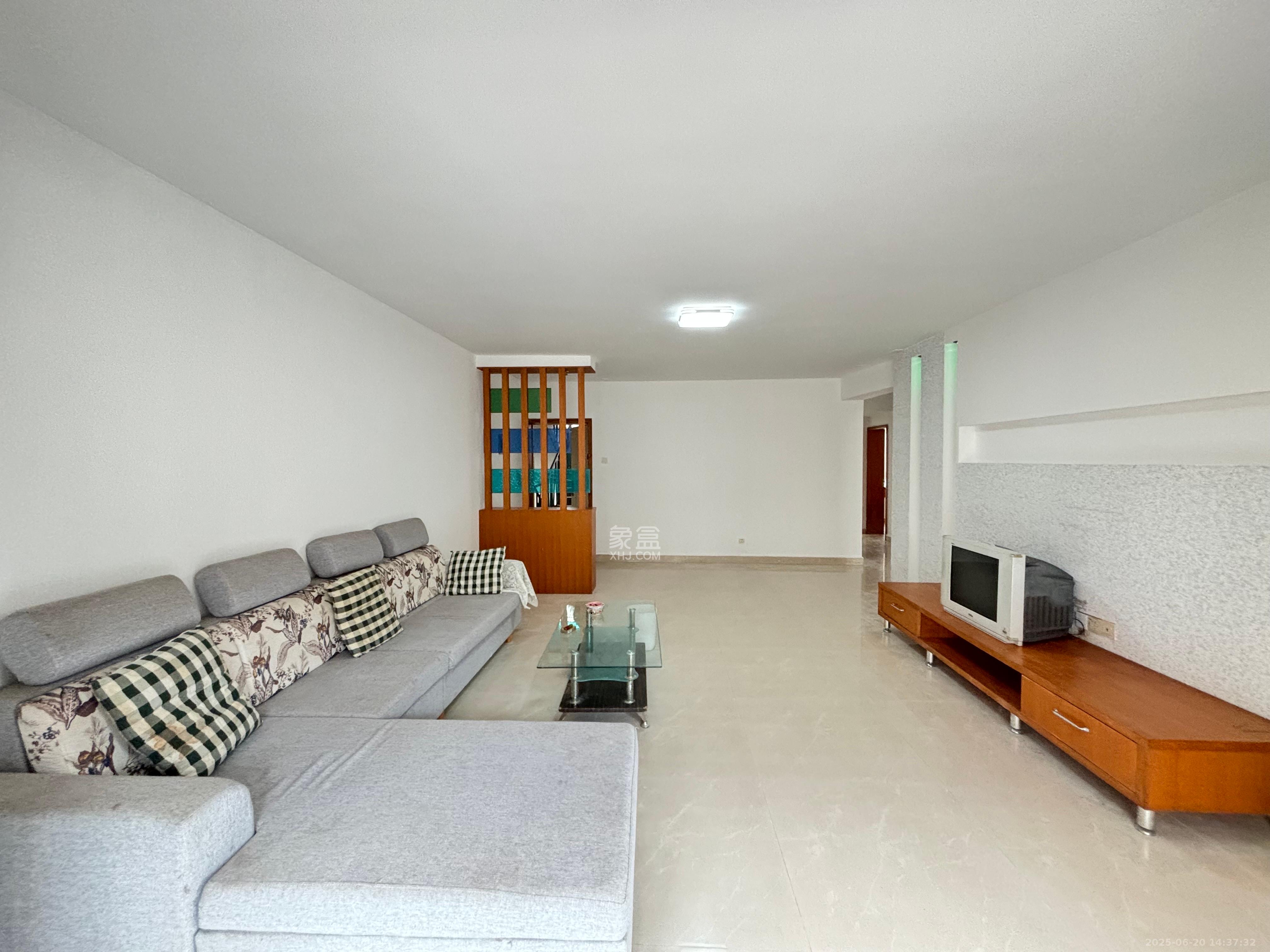 都市春天 3室2厅2卫 2600.0元/月 都市春天 3室2厅2卫 2600.0元/月室内图