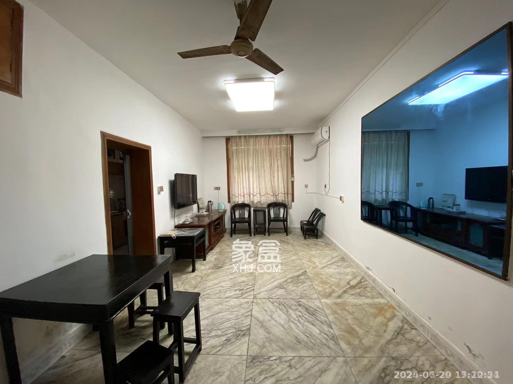 十一中学单位宿舍 3室1厅1卫 2000.0元/月 十一中学单位宿舍 3室1厅1卫 2000.0元/月室内图