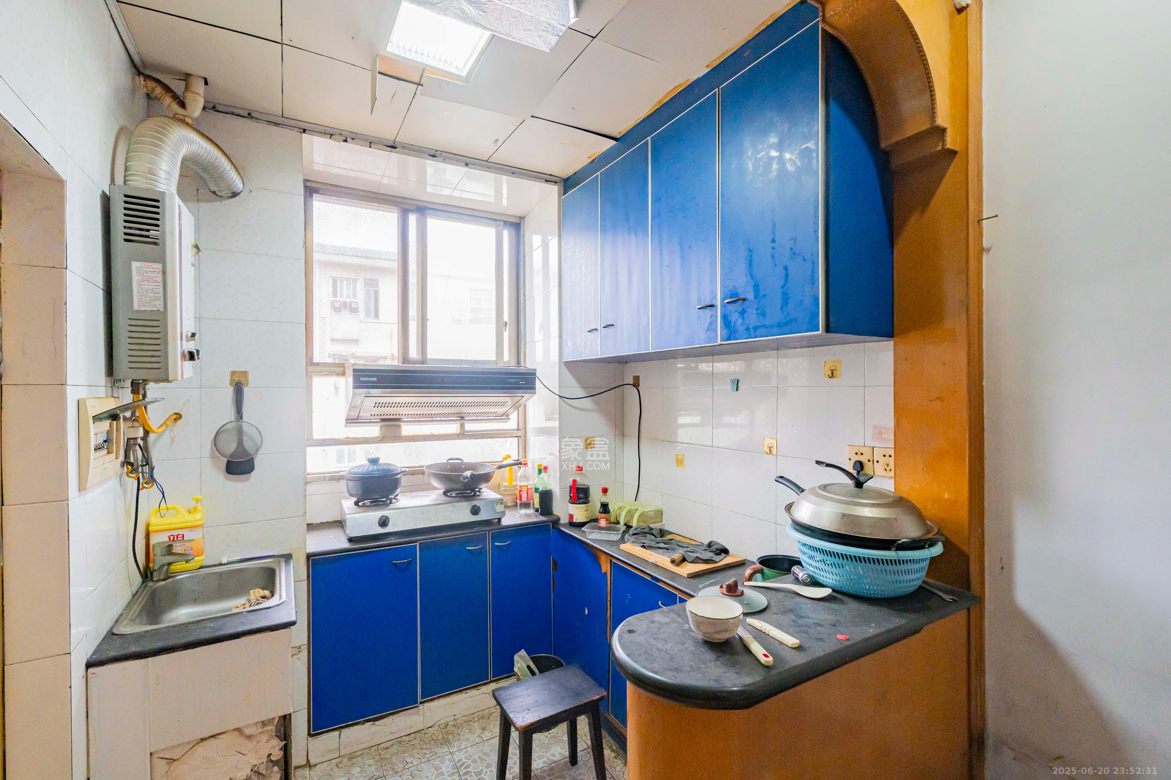 东风一村社区房(王家垅)  2室2厅1卫    30.0万 东风一村社区房(王家垅)  2室2厅1卫    30.0万厨房