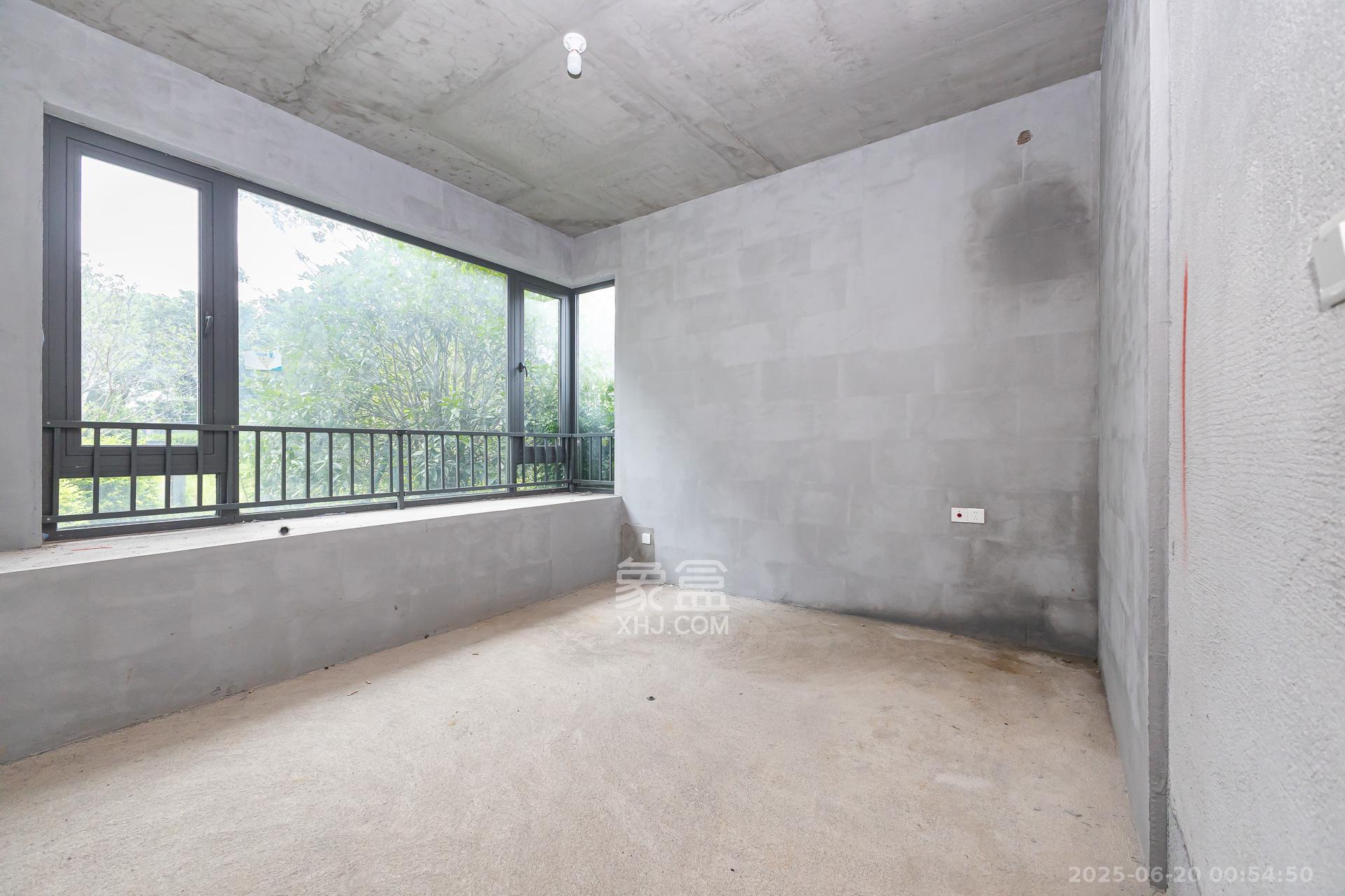 新城观山印 5室2厅2卫 350.0万 新城观山印 5室2厅2卫 350.0万卧室