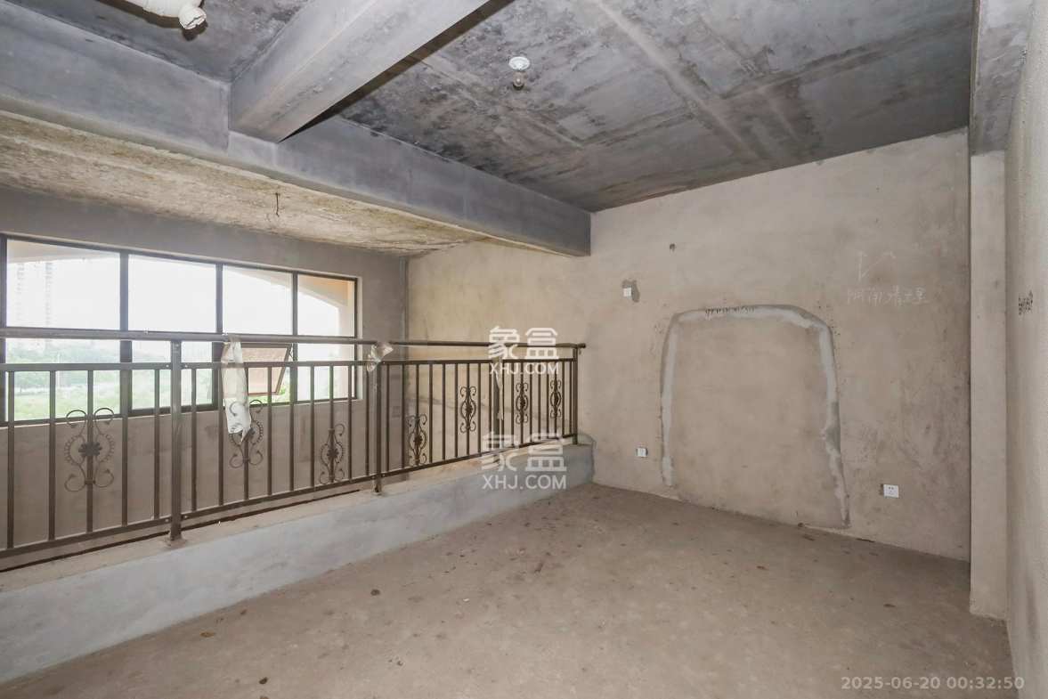 芙蓉别墅山庄(嘉湘华庭)  5室3厅5卫    558.0万 芙蓉别墅山庄(嘉湘华庭)  5室3厅5卫    558.0万卧室