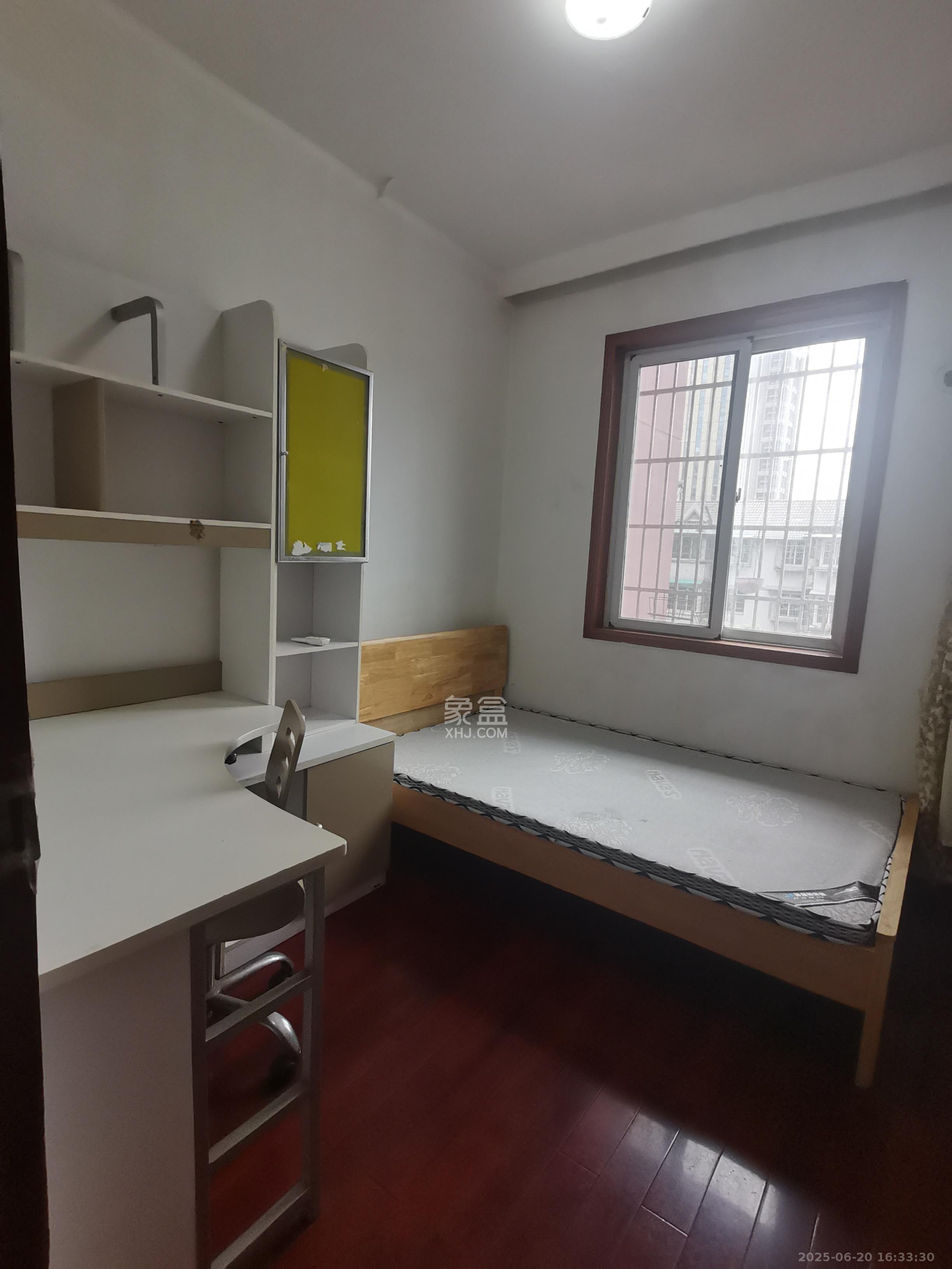 一品东庭  3室2厅1卫    2500.0元/月 一品东庭  3室2厅1卫    2500.0元/月室内图