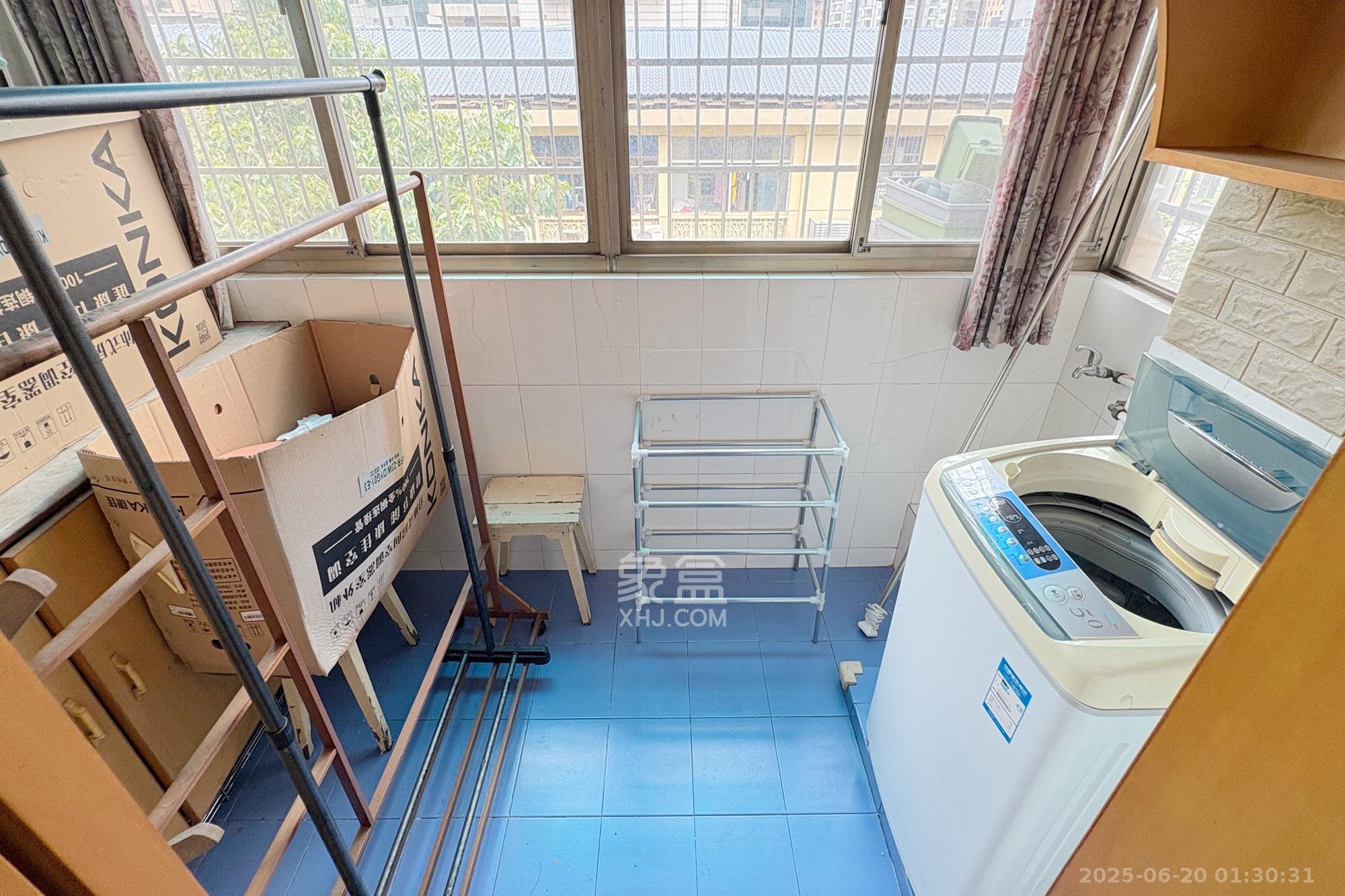 省工行家属楼  3室2厅2卫   115.00万阳台