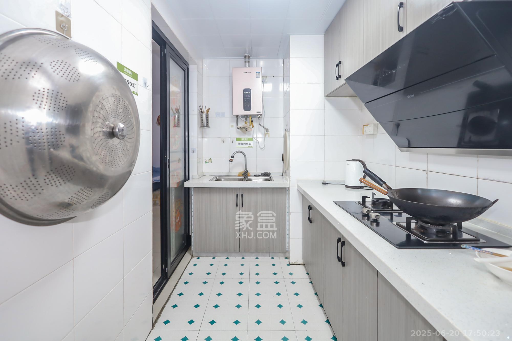 香麓丽舍 3室2厅2卫 80.0万 香麓丽舍 3室2厅2卫 80.0万厨房