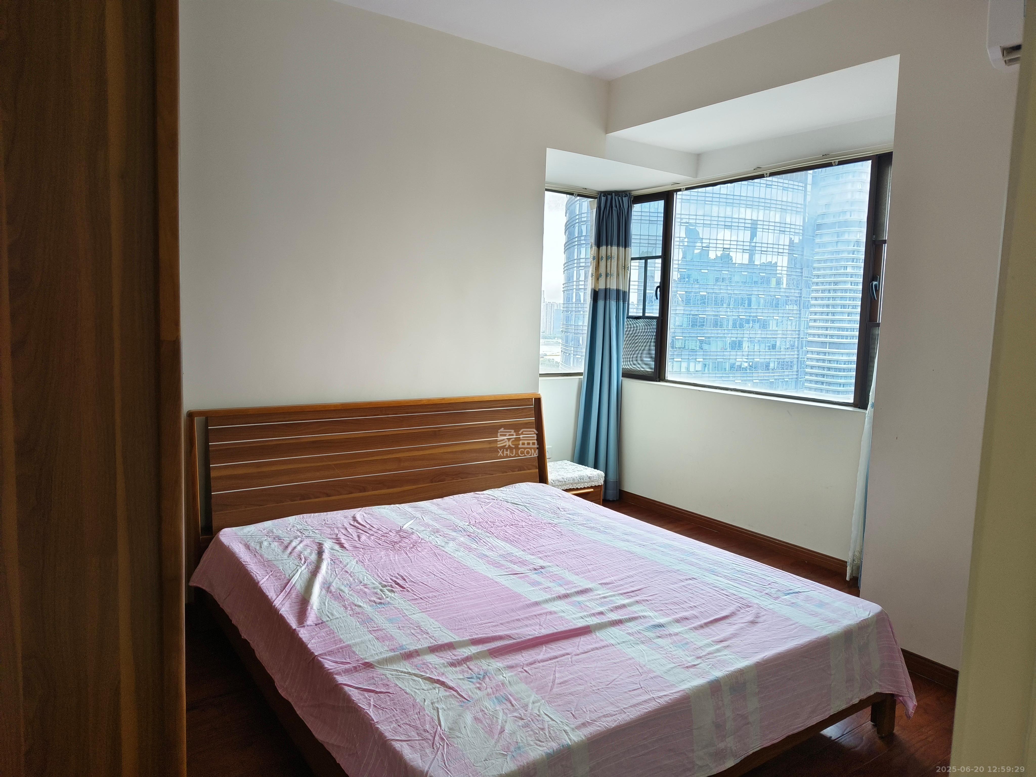 世茂铂翠湾二期  3室2厅1卫   3200.00元/月室内图