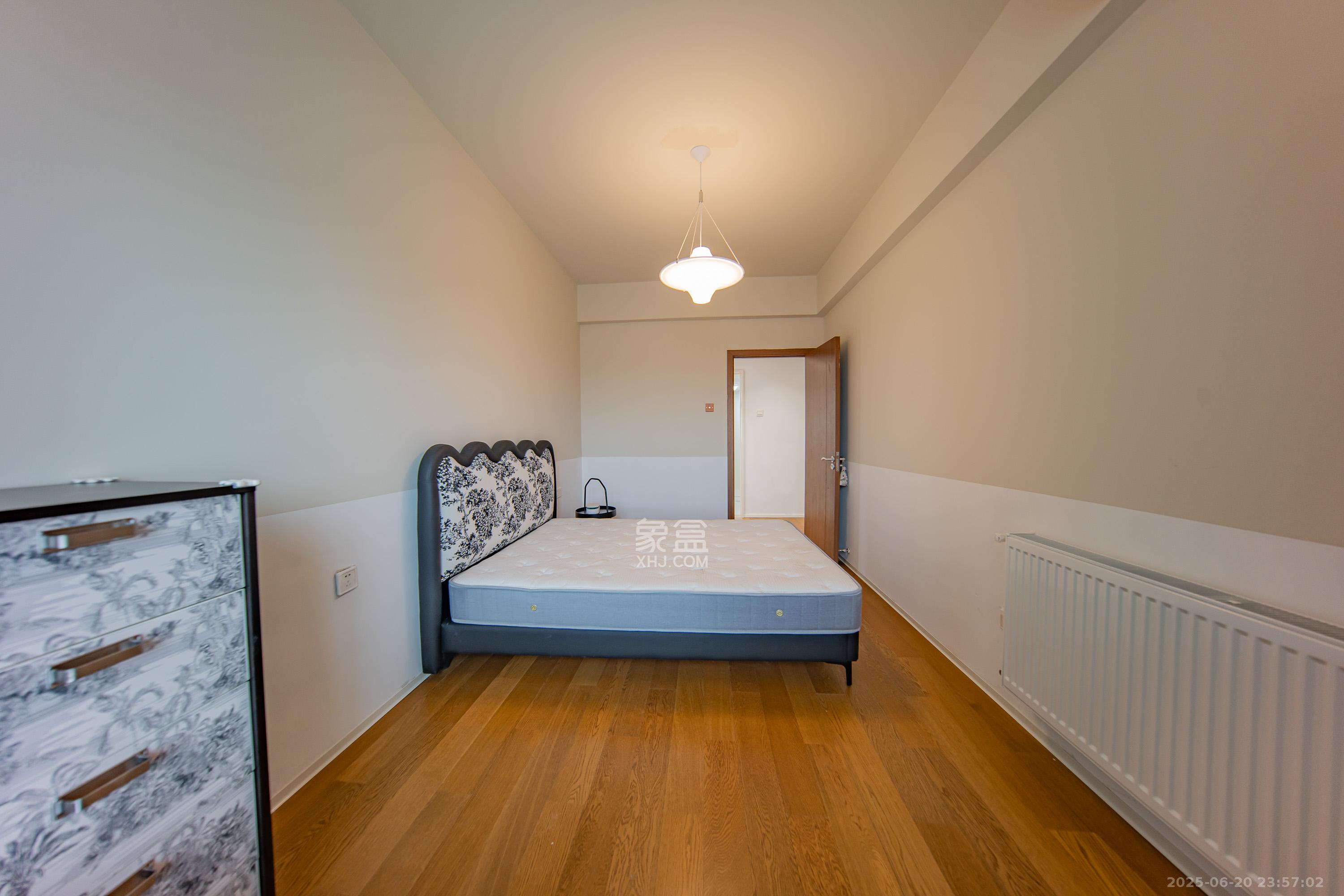 江山帝景哈佛 3室2厅2卫 100.0万 江山帝景哈佛 3室2厅2卫 100.0万卧室