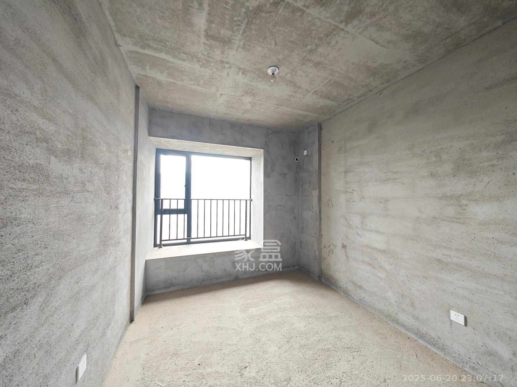 中建嘉和城  4室2厅2卫   125.00万卧室