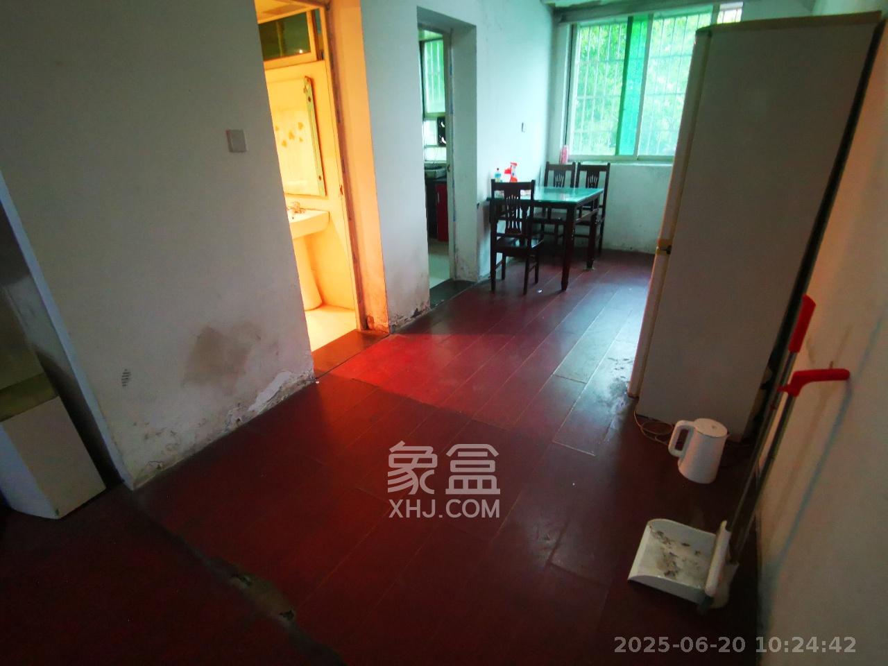 中南汽车世界  2室1厅1卫   1100.00元/月室内图