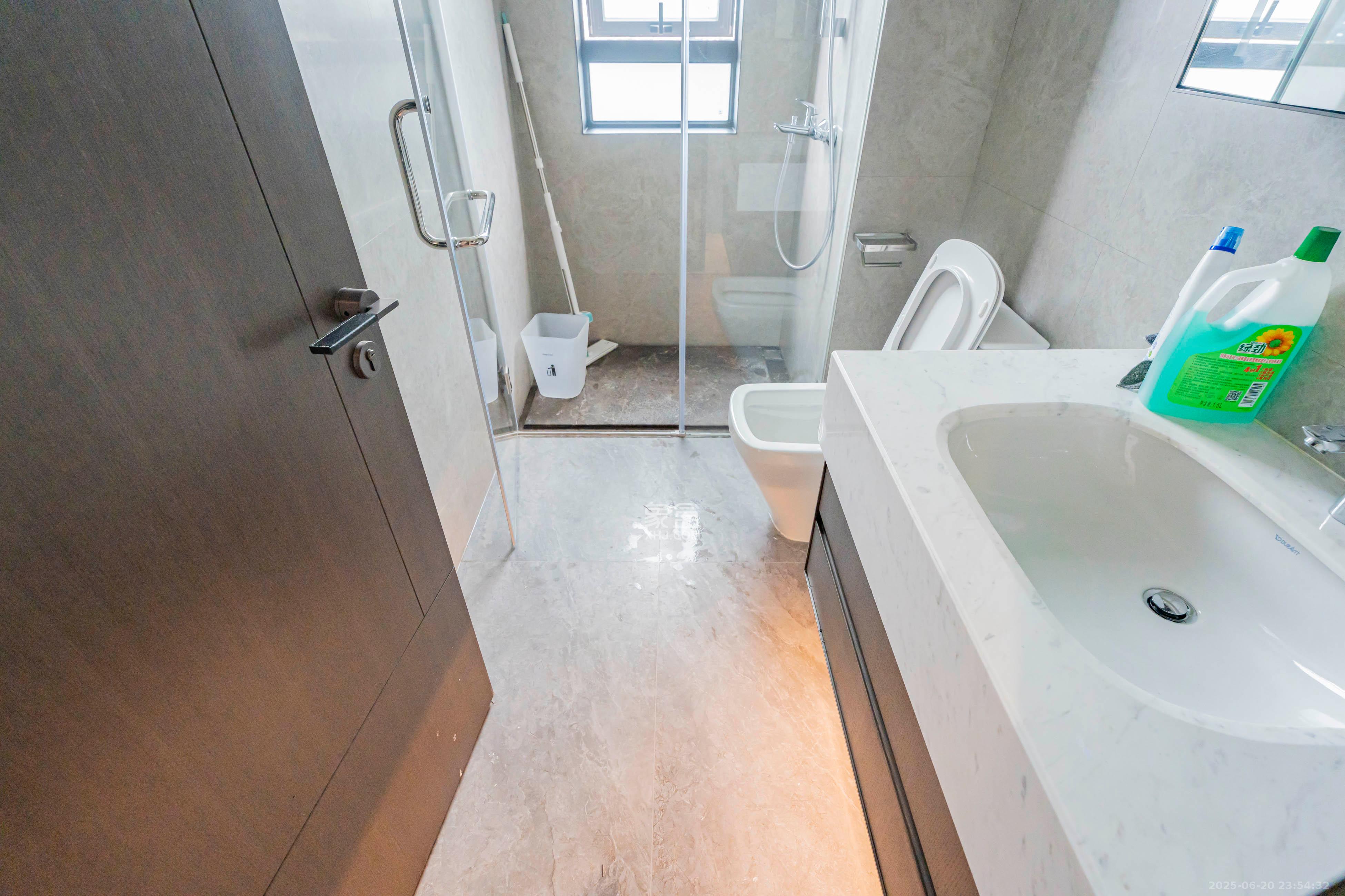 万科瑧湾汇  4室2厅3卫    568.0万 万科瑧湾汇  4室2厅3卫    568.0万卫生间