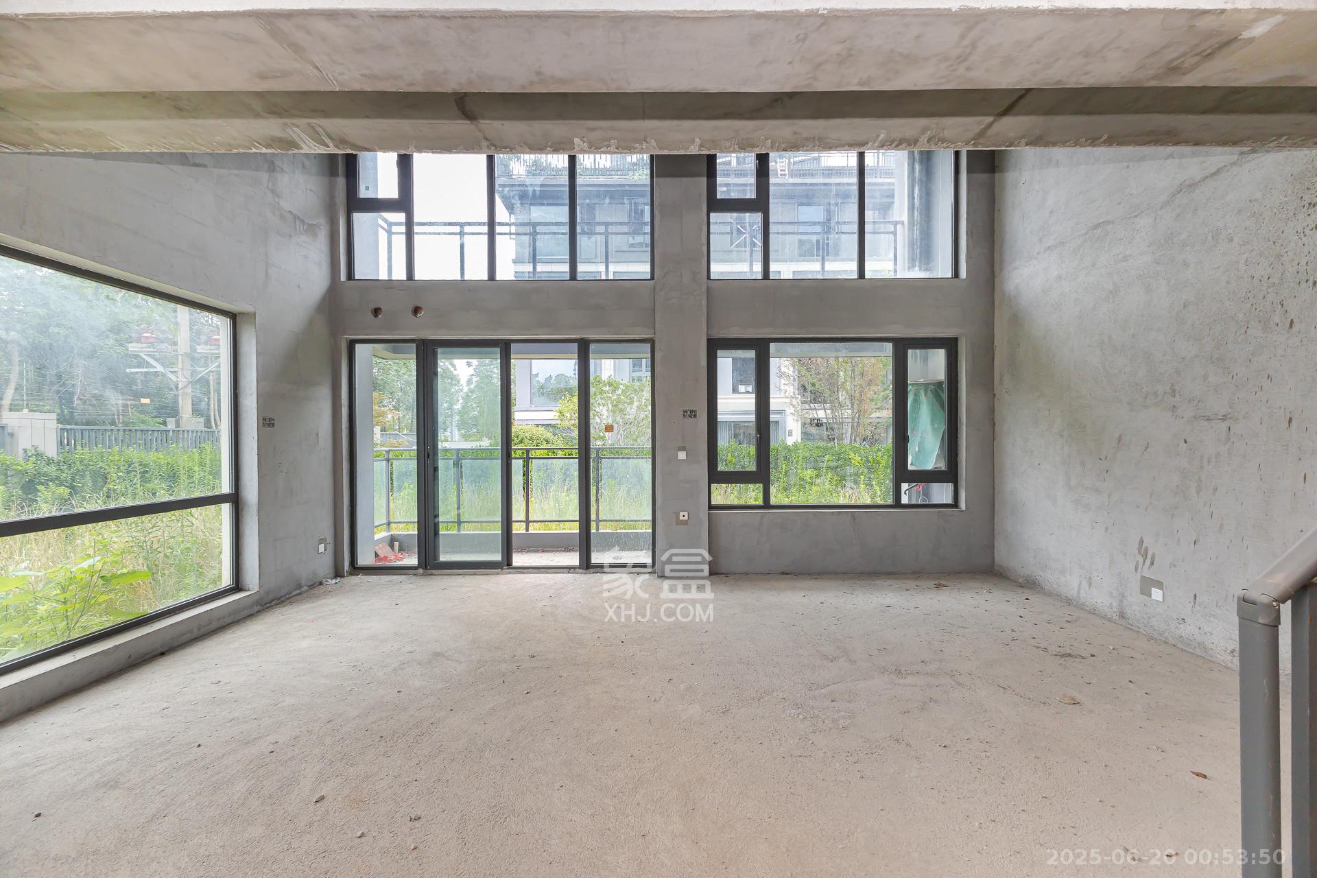 新城观山印 5室2厅2卫 350.0万 新城观山印 5室2厅2卫 350.0万客厅