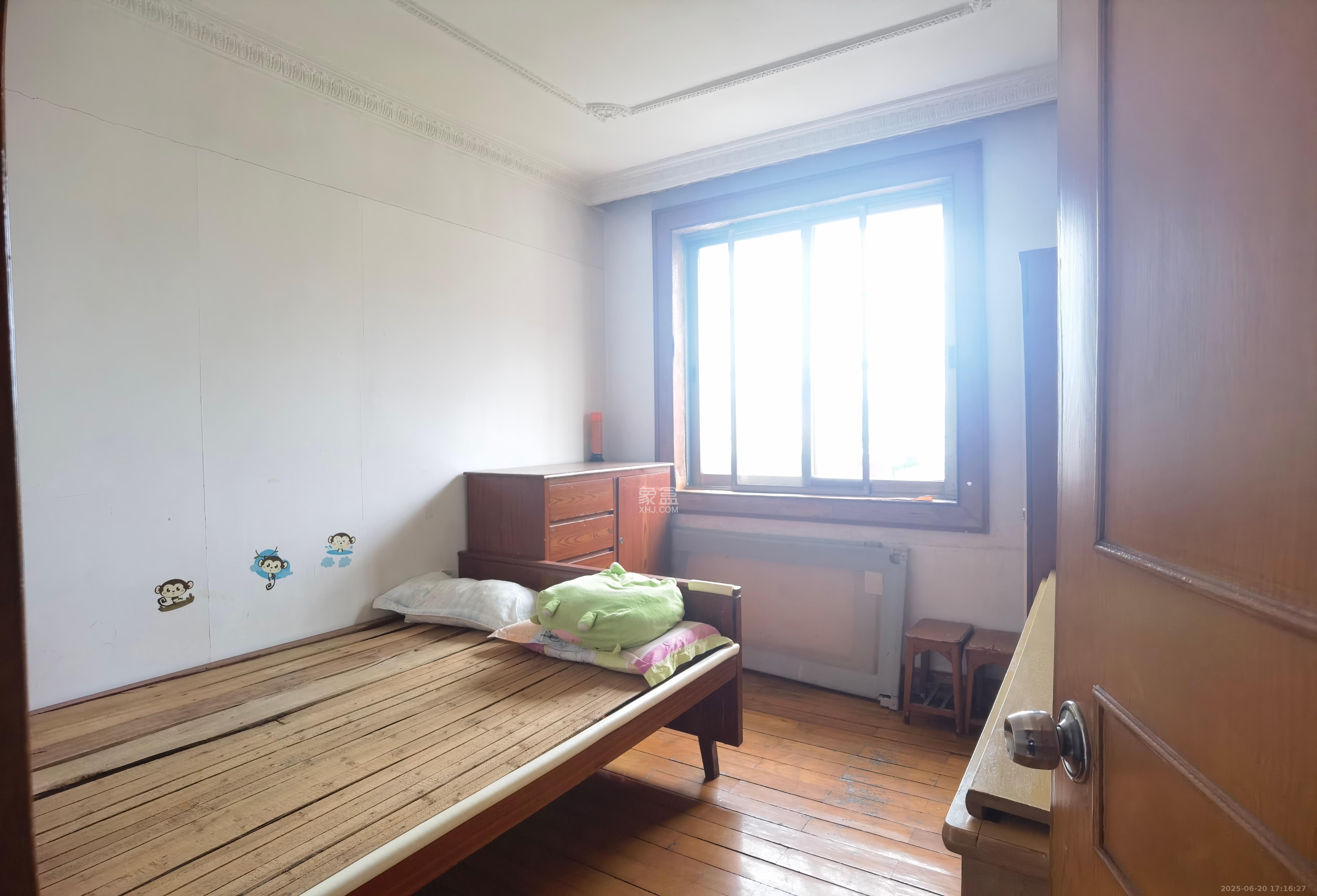 省政府机关梓园住宅区 3室1厅1卫 2400.0元/月 省政府机关梓园住宅区 3室1厅1卫 2400.0元/月室内图